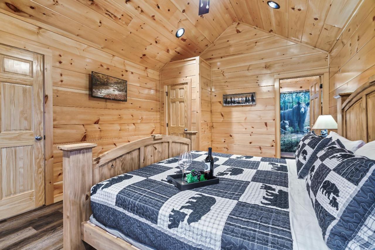 Mountains R Calling, Cozy Hideaway, King Beds, Hot-tub, Arcade, Ev Ready Holiday home Pigeon Forge