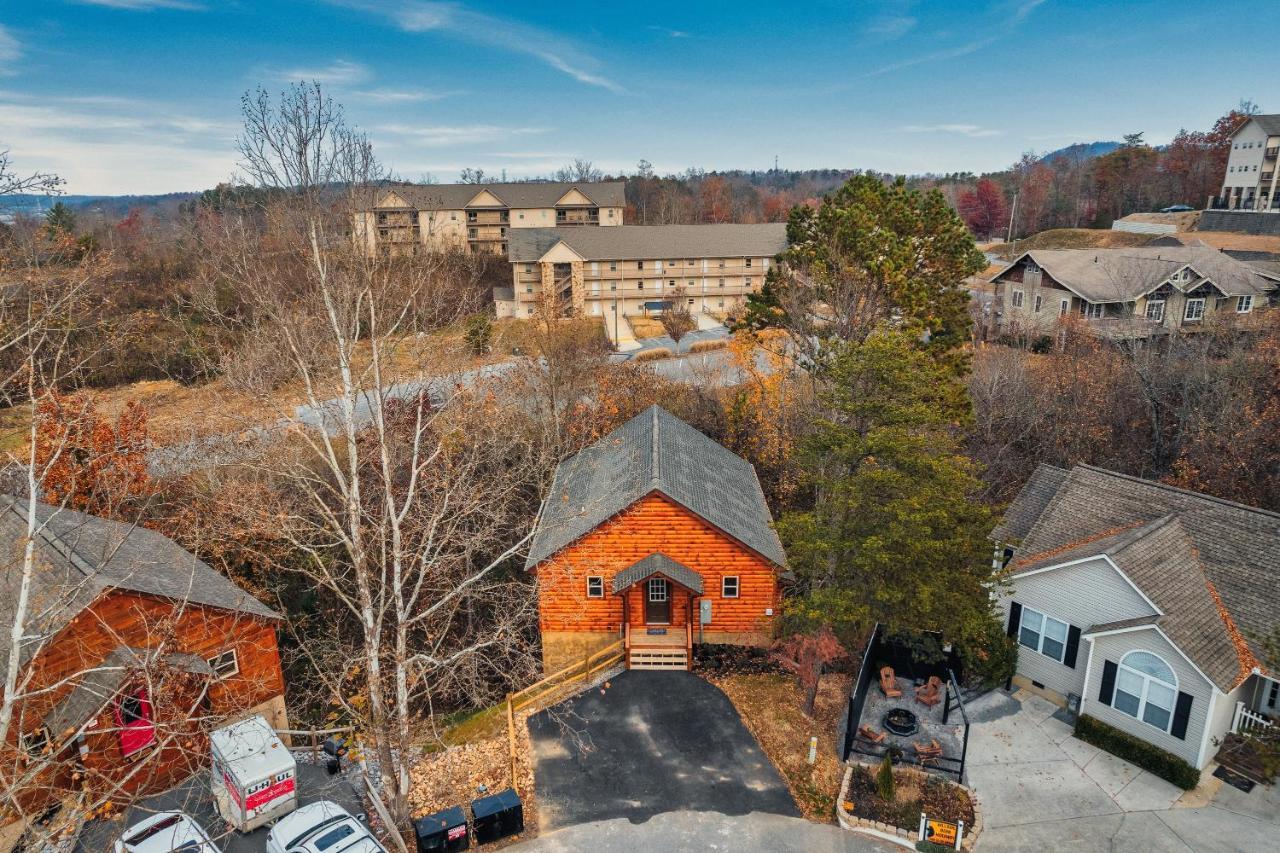 Holiday home Mountains R Calling, Cozy Hideaway, King Beds, Hot-tub, Arcade, Ev Ready
