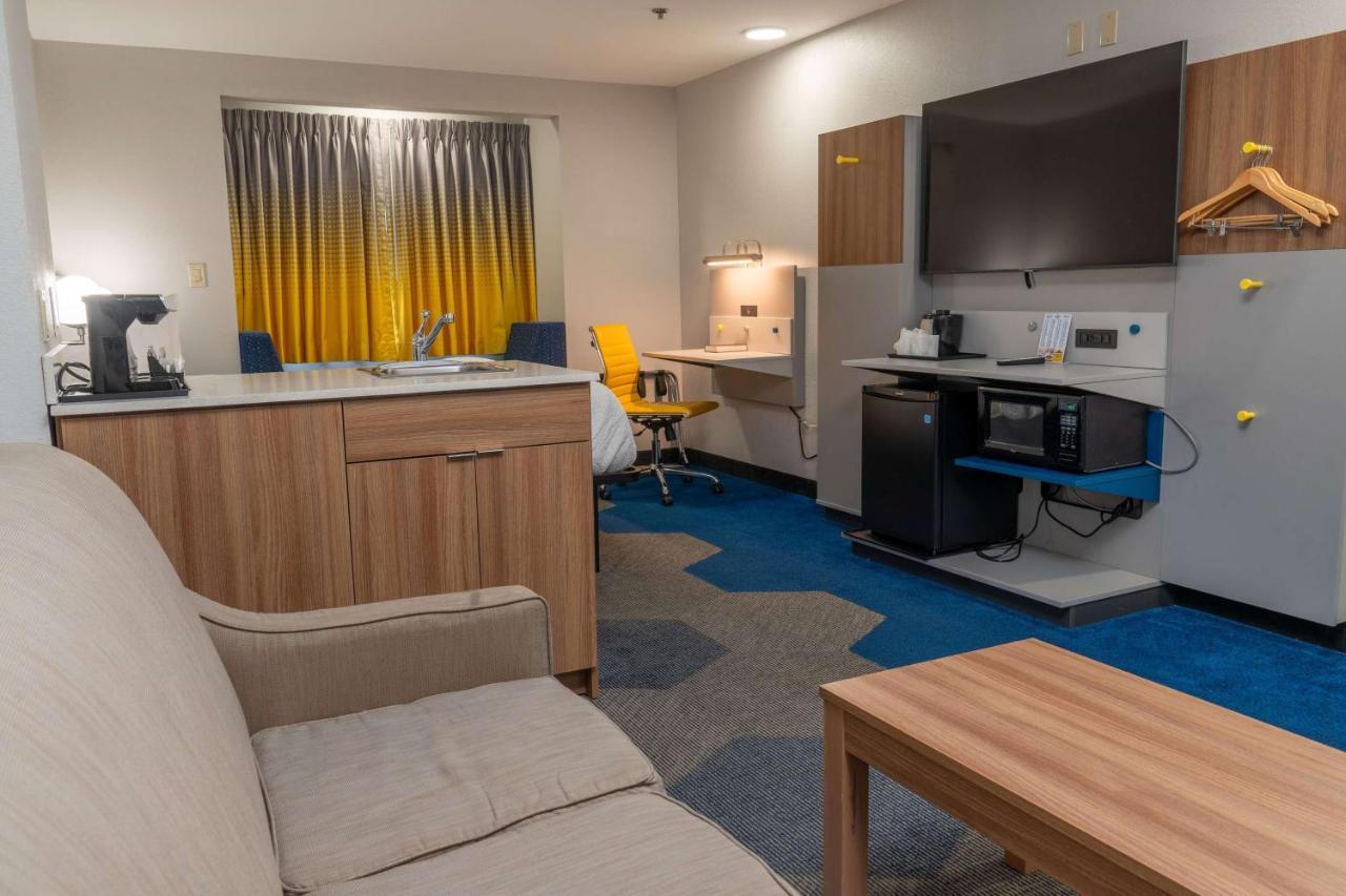 Hotel Microtel & By Wyndham 3*