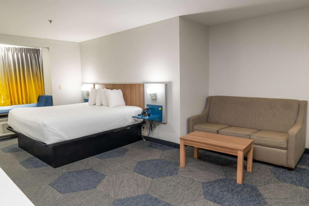 Microtel & By Wyndham Hotel