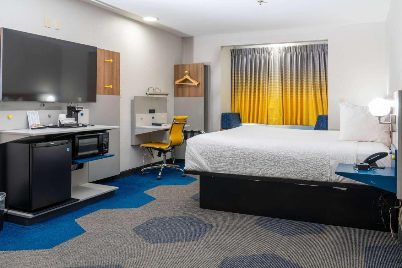 Microtel & By Wyndham Hotel