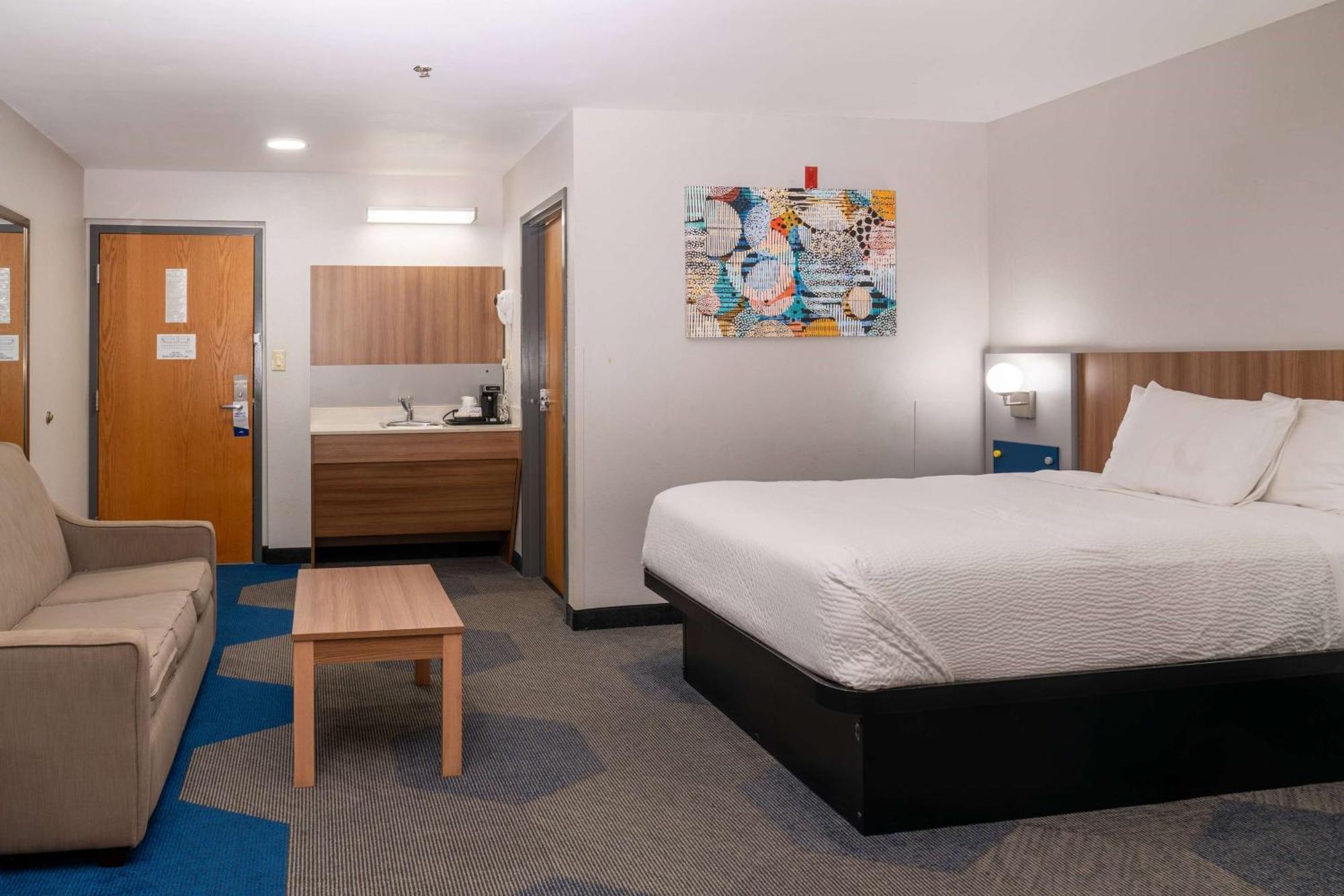 Hotel Microtel & By Wyndham 3*