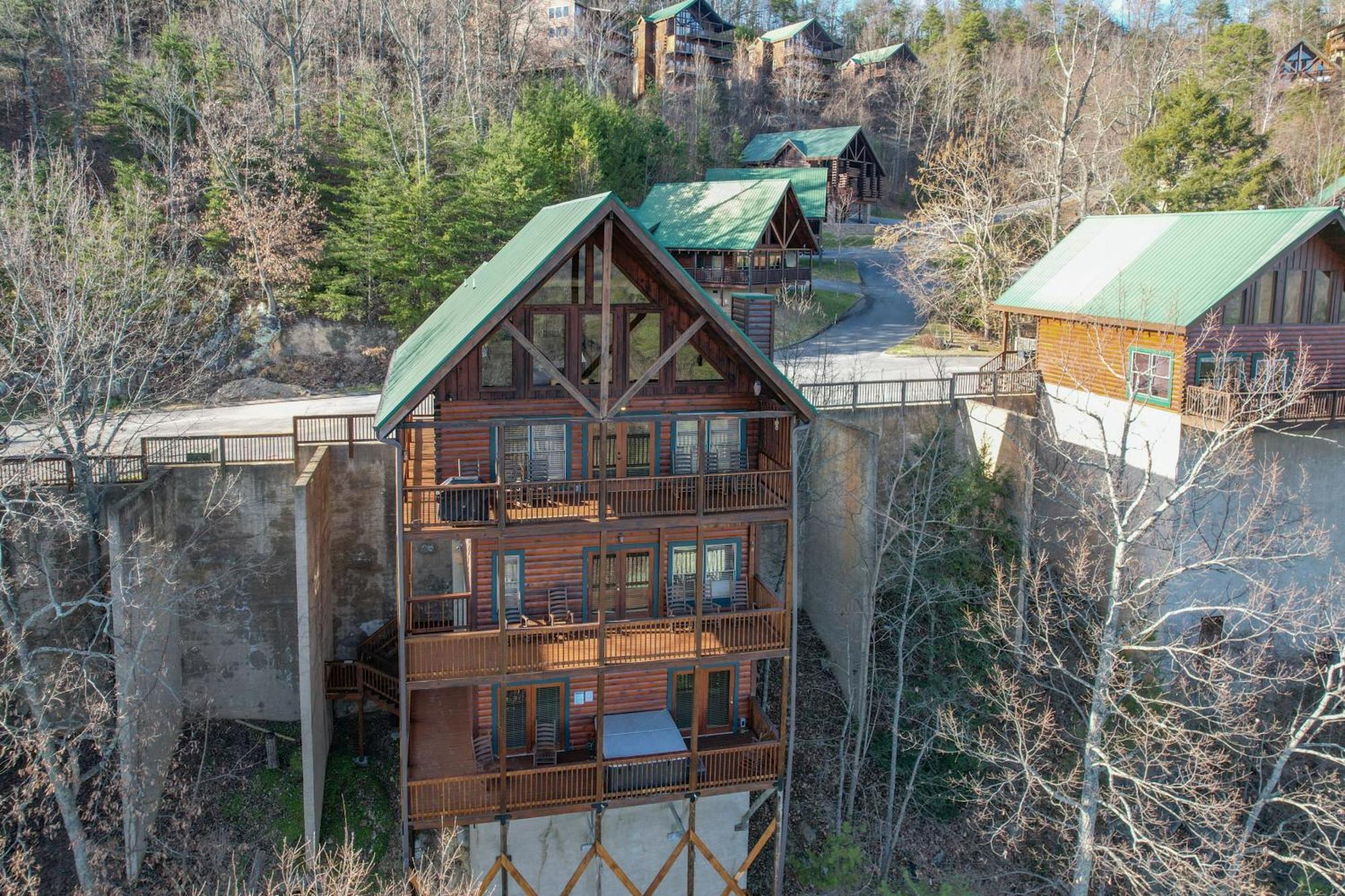 Raccoon Ridge * Pigeon Forge