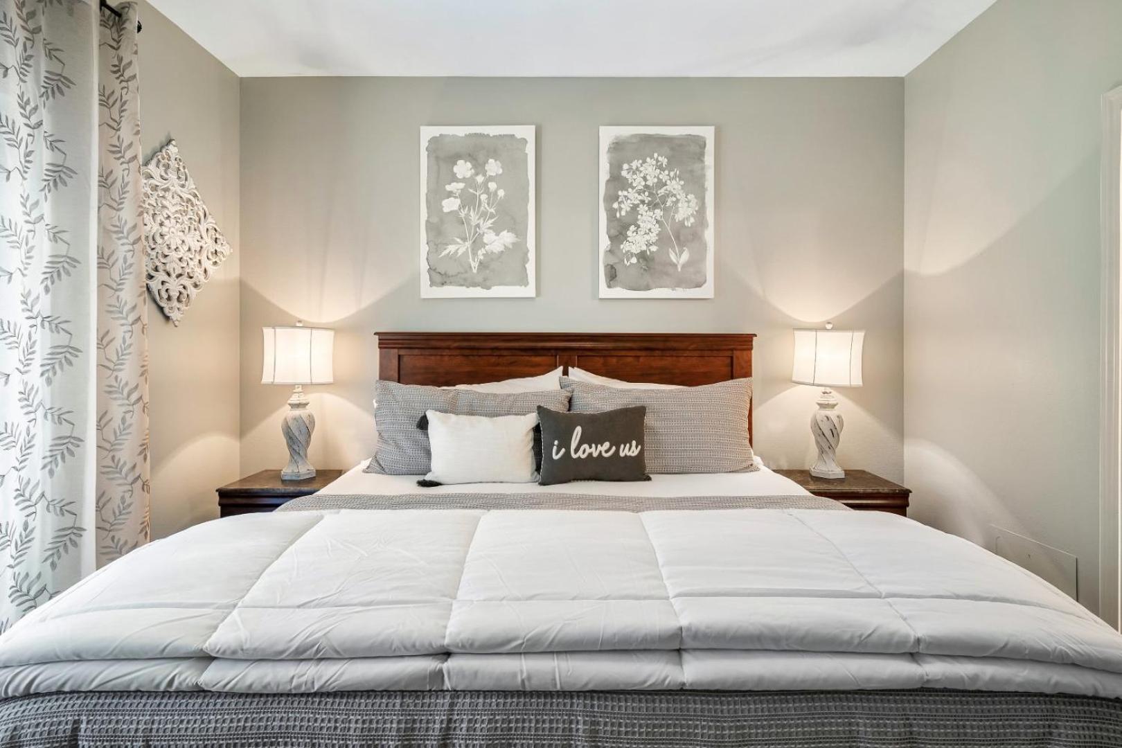 Luxury Condo, Sleeps 6, 3.2 Miles To Dollywood