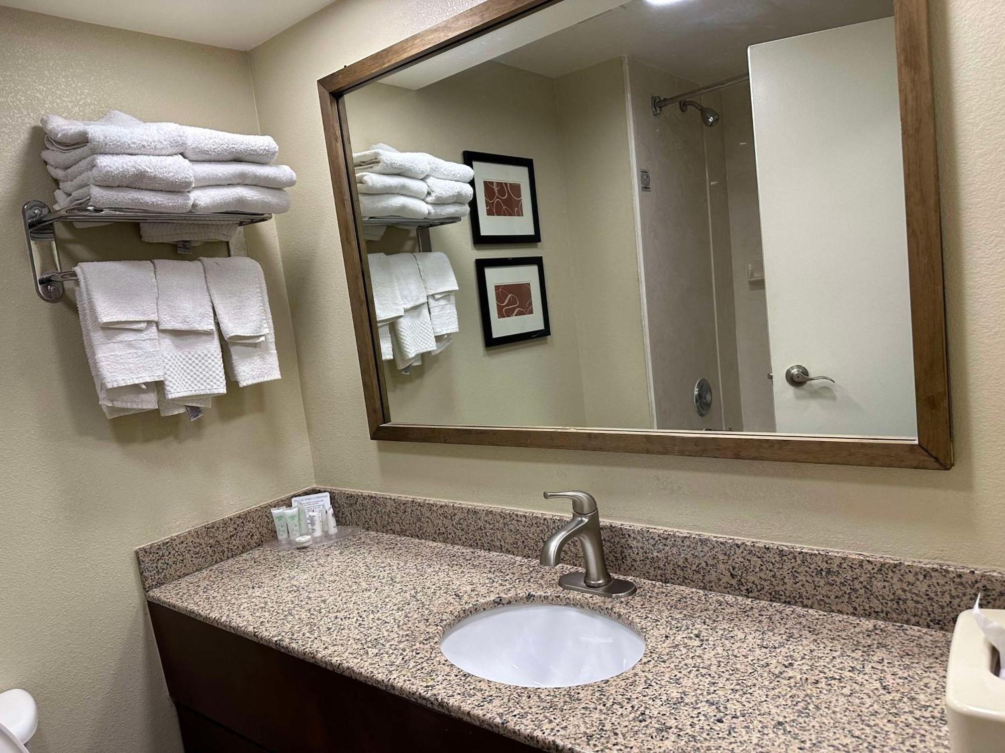 Hotel Vista Near Island Drive And Convention Center Pigeon Forge