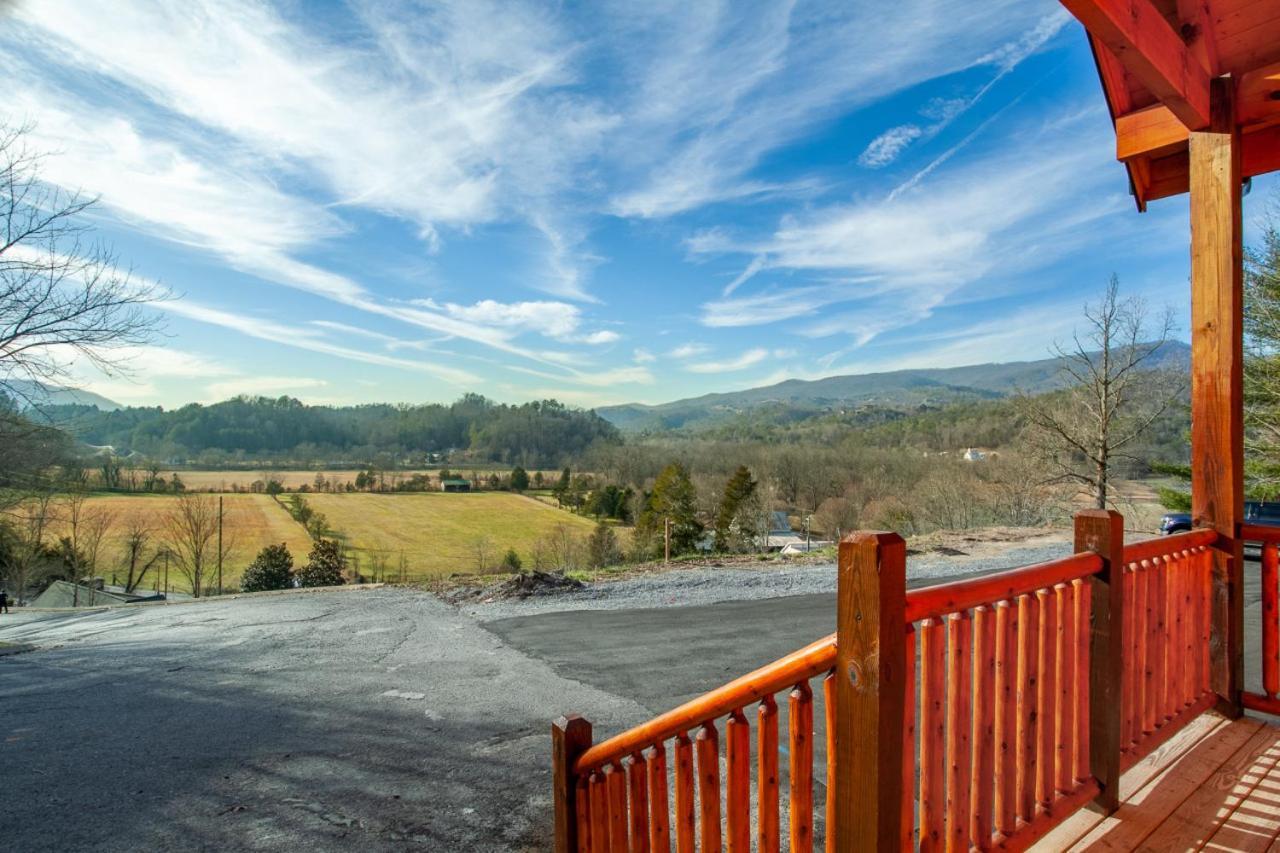 Tennessee Timber Hot Tub Private Pool Games Pigeon Forge