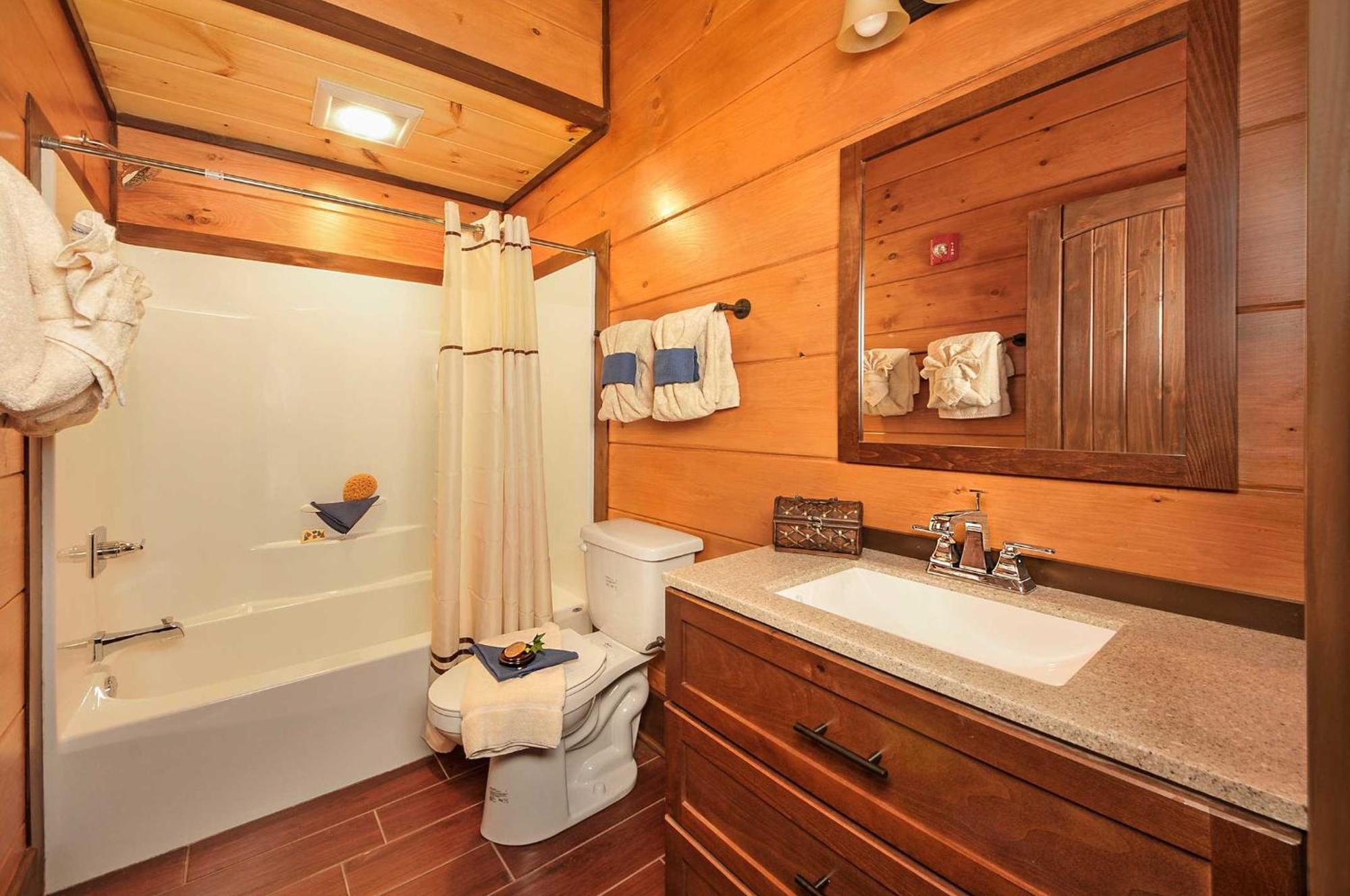Skyview Mansion:13bdrm, 17bath, Sleeps 70, Indoor Pool, Amazing Views * Pigeon Forge