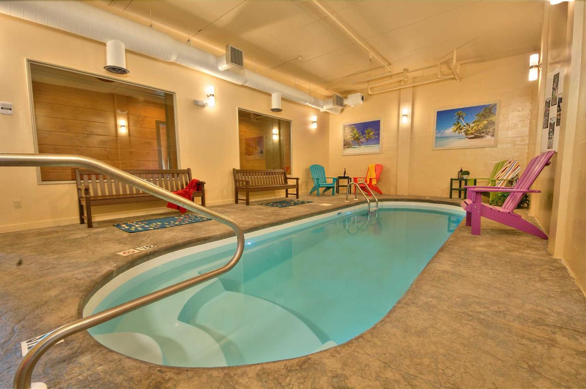 Skyview Mansion:13bdrm, 17bath, Sleeps 70, Indoor Pool, Amazing Views Villa Pigeon Forge