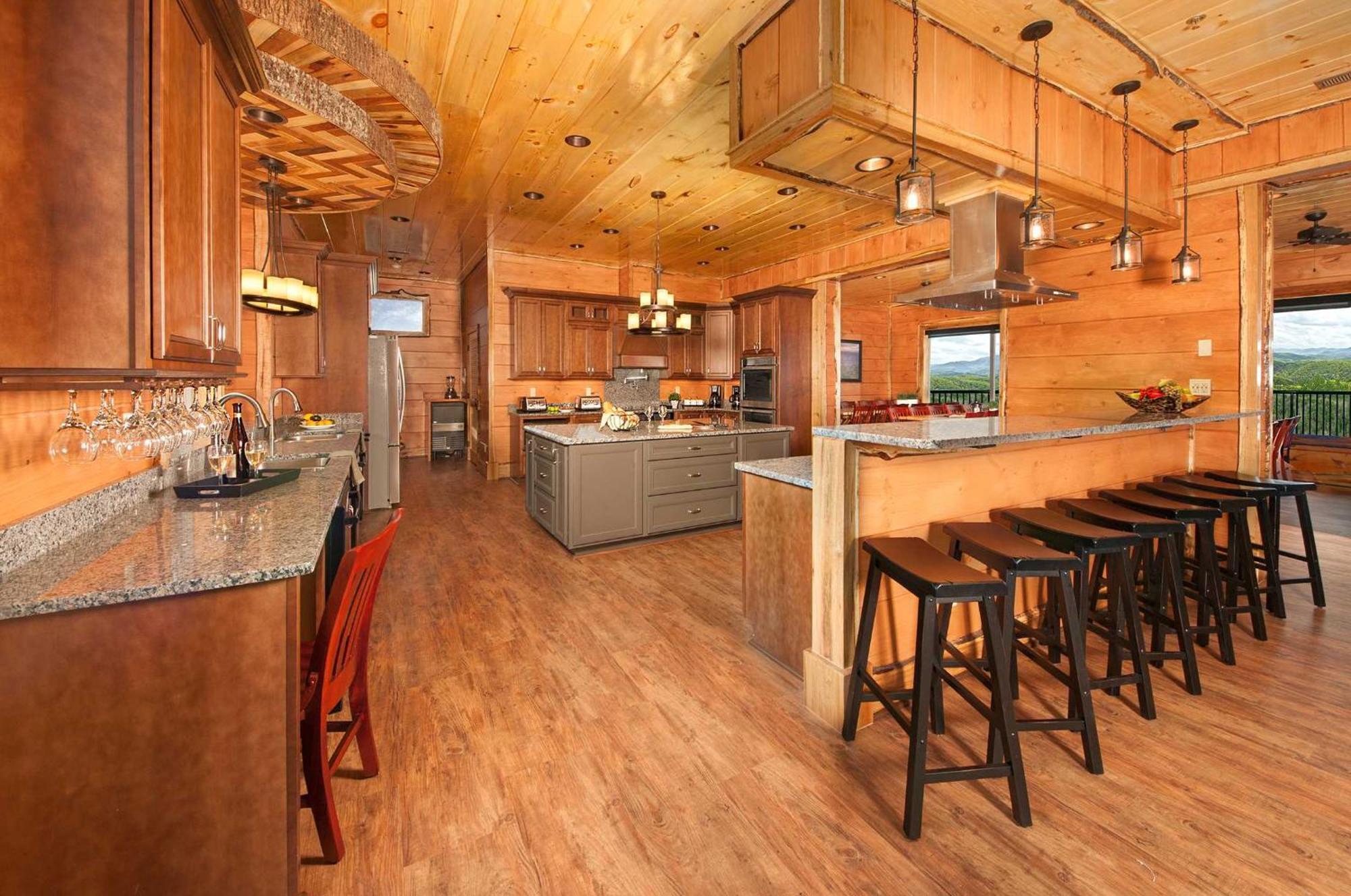 Skyview Mansion:13bdrm, 17bath, Sleeps 70, Indoor Pool, Amazing Views Villa