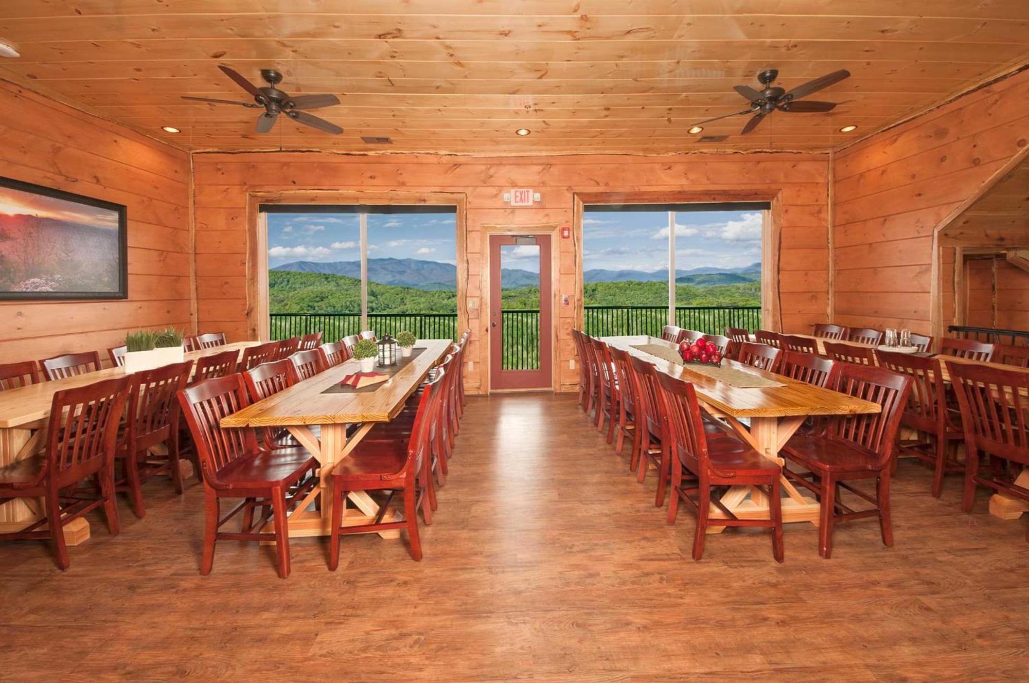 Villa Skyview Mansion:13bdrm, 17bath, Sleeps 70, Indoor Pool, Amazing Views Pigeon Forge