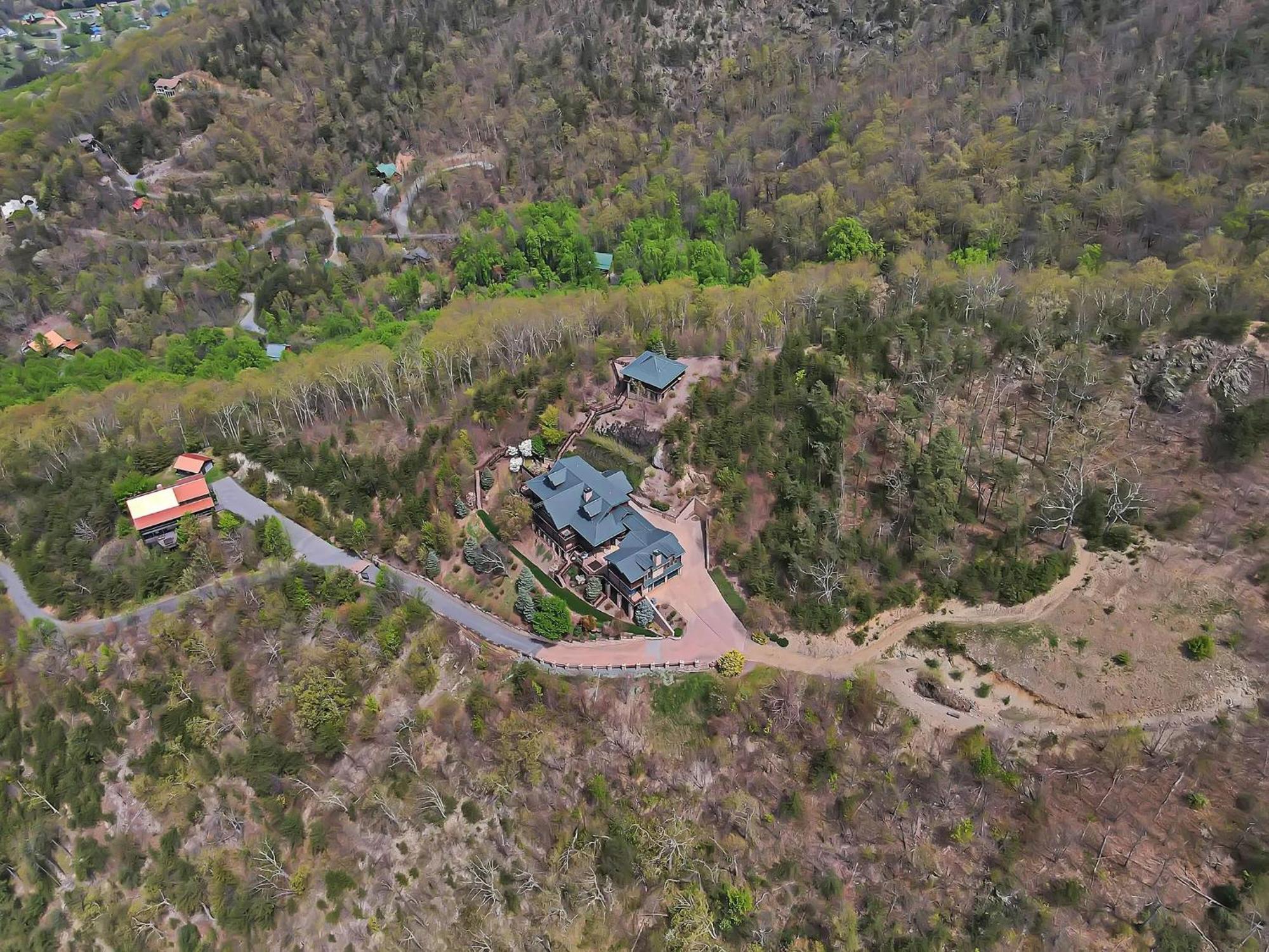 Scenic Views Estate Villa *