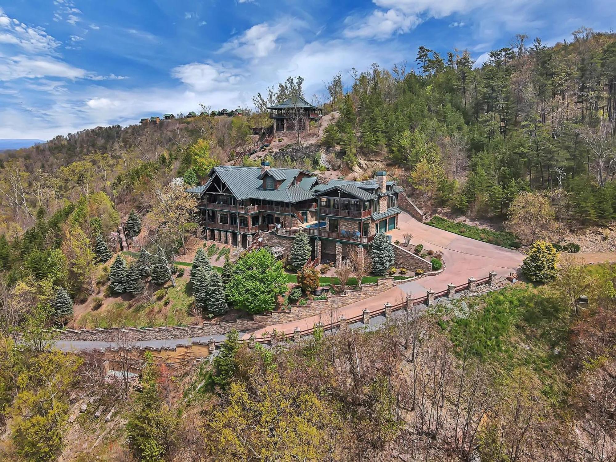 Scenic Views Estate *