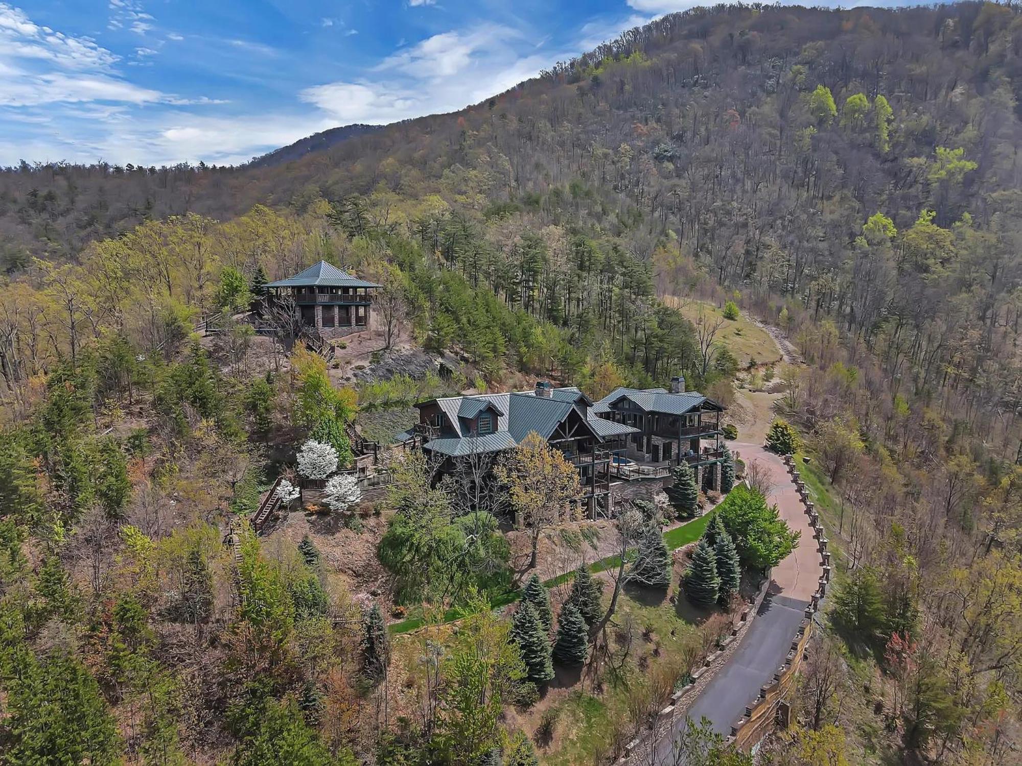 Scenic Views Estate Villa *