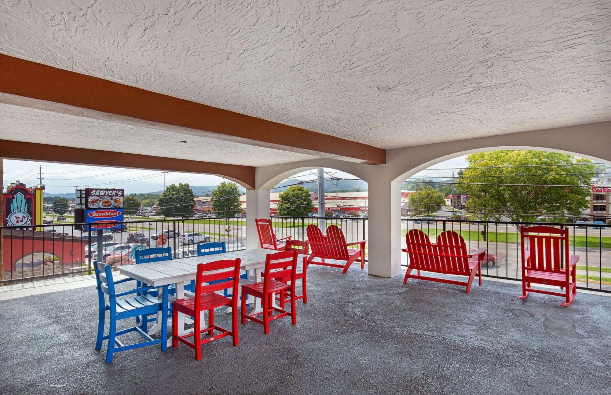Americana A Travelodge By Wyndham Motel 2*