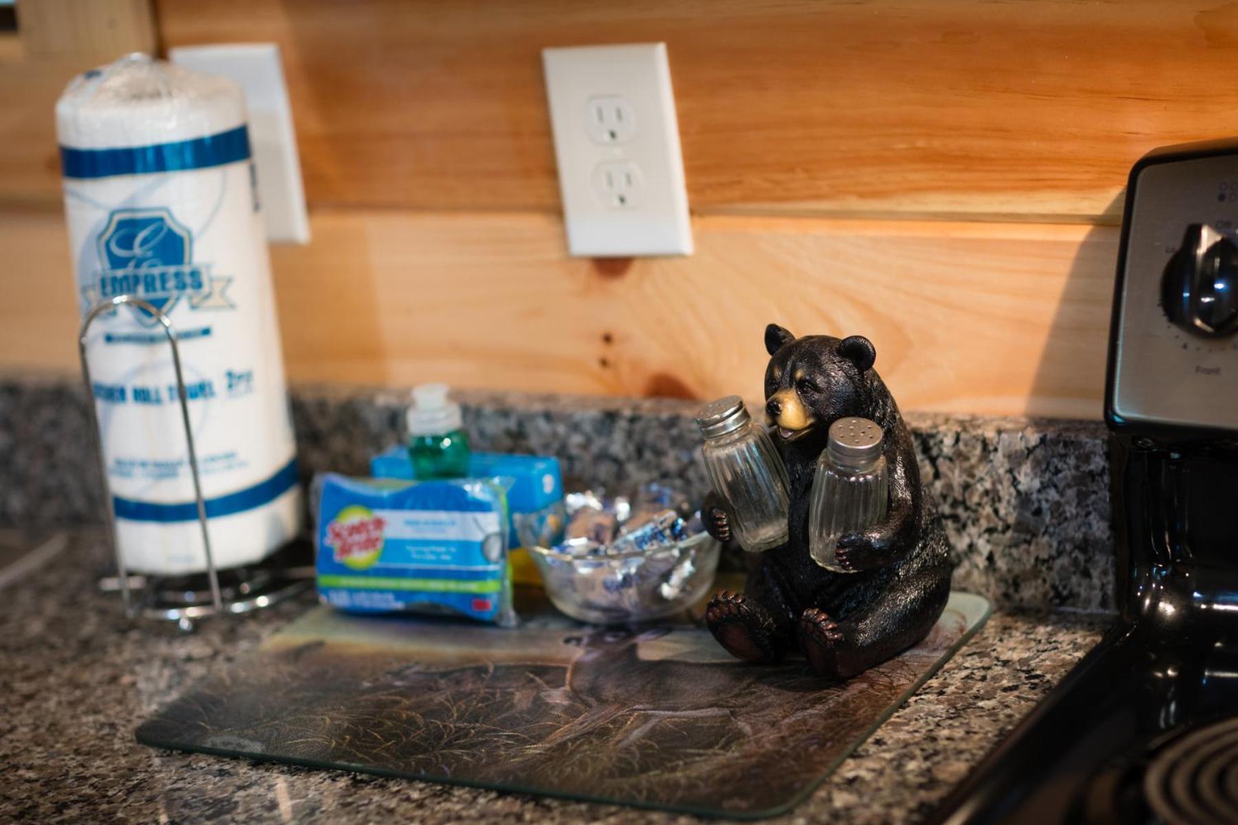 Bear Clubhouse Hot Tub, 1mile From The Parkway, 900 In Free Tickets! Holiday home Pigeon Forge