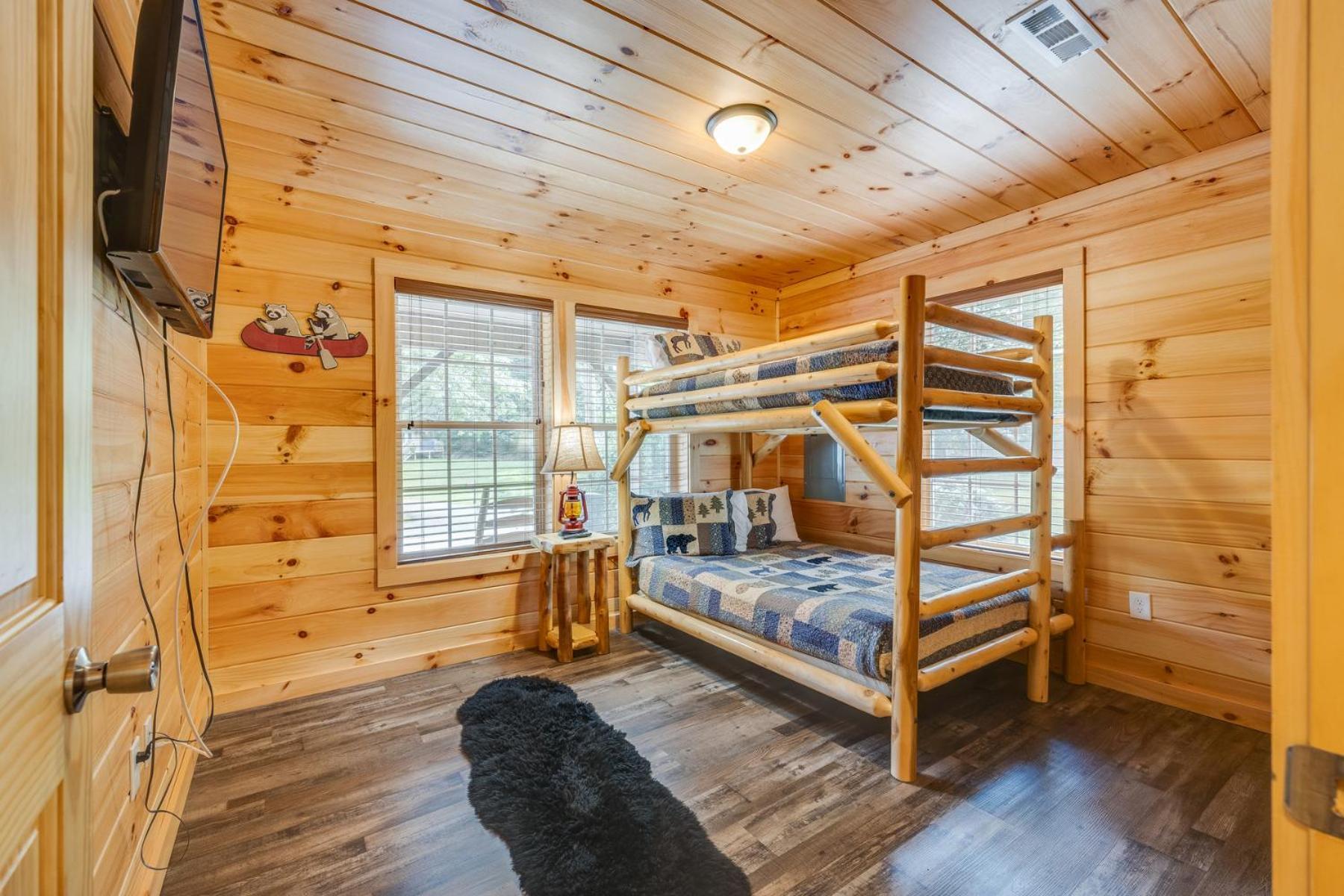 Holiday home Bear Clubhouse Hot Tub, 1mile From The Parkway, 900 In Free Tickets! Pigeon Forge
