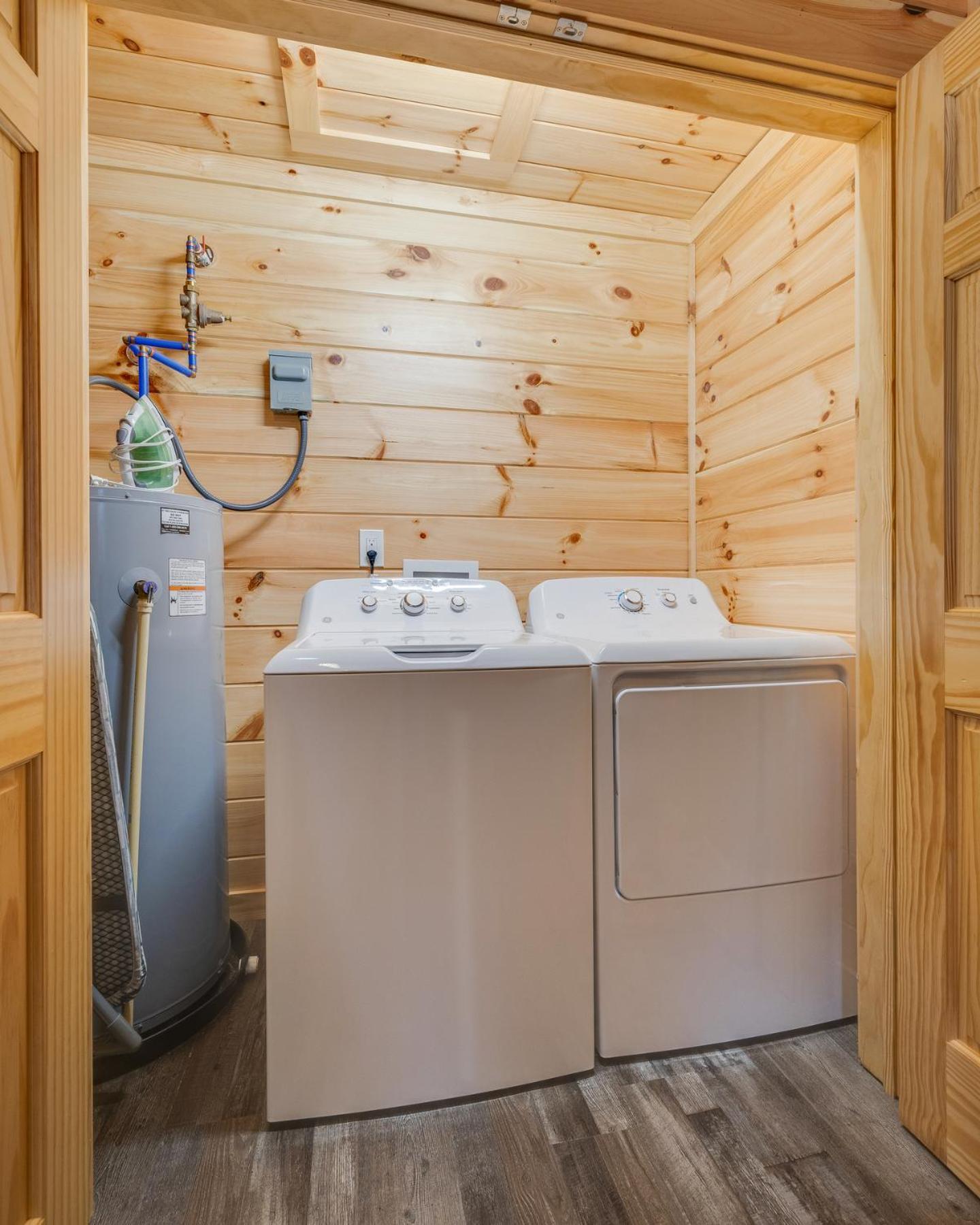 Bear Clubhouse Hot Tub, 1mile From The Parkway, 900 In Free Tickets! Pigeon Forge