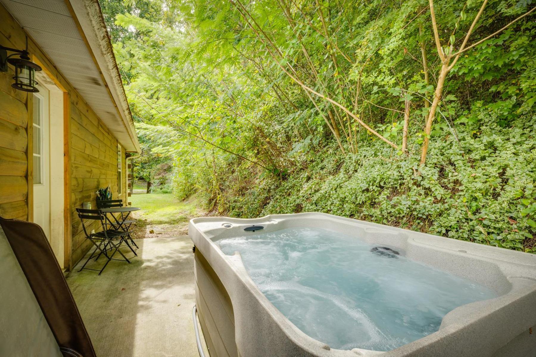 Holiday home Bear Clubhouse Hot Tub, 1mile From The Parkway, 900 In Free Tickets!