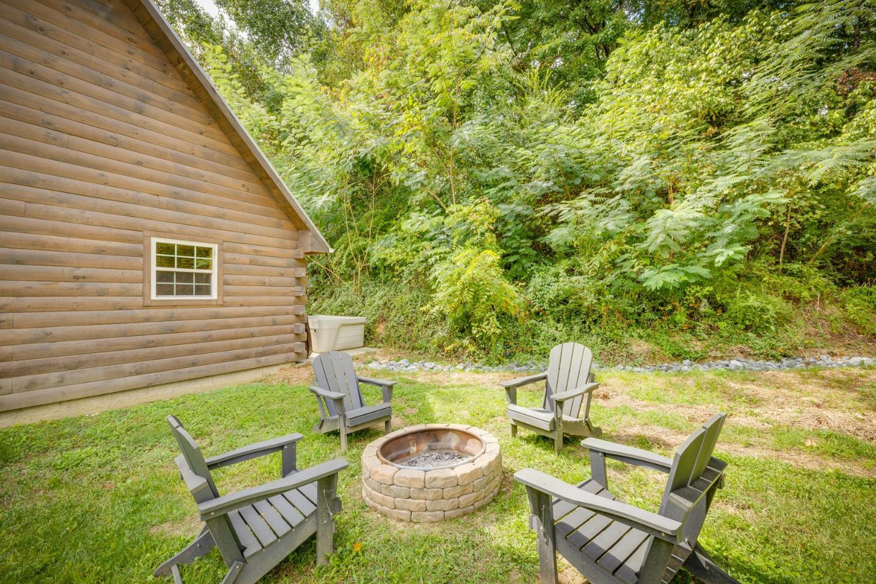 Holiday home Bear Clubhouse Hot Tub, 1mile From The Parkway, 900 In Free Tickets! *
