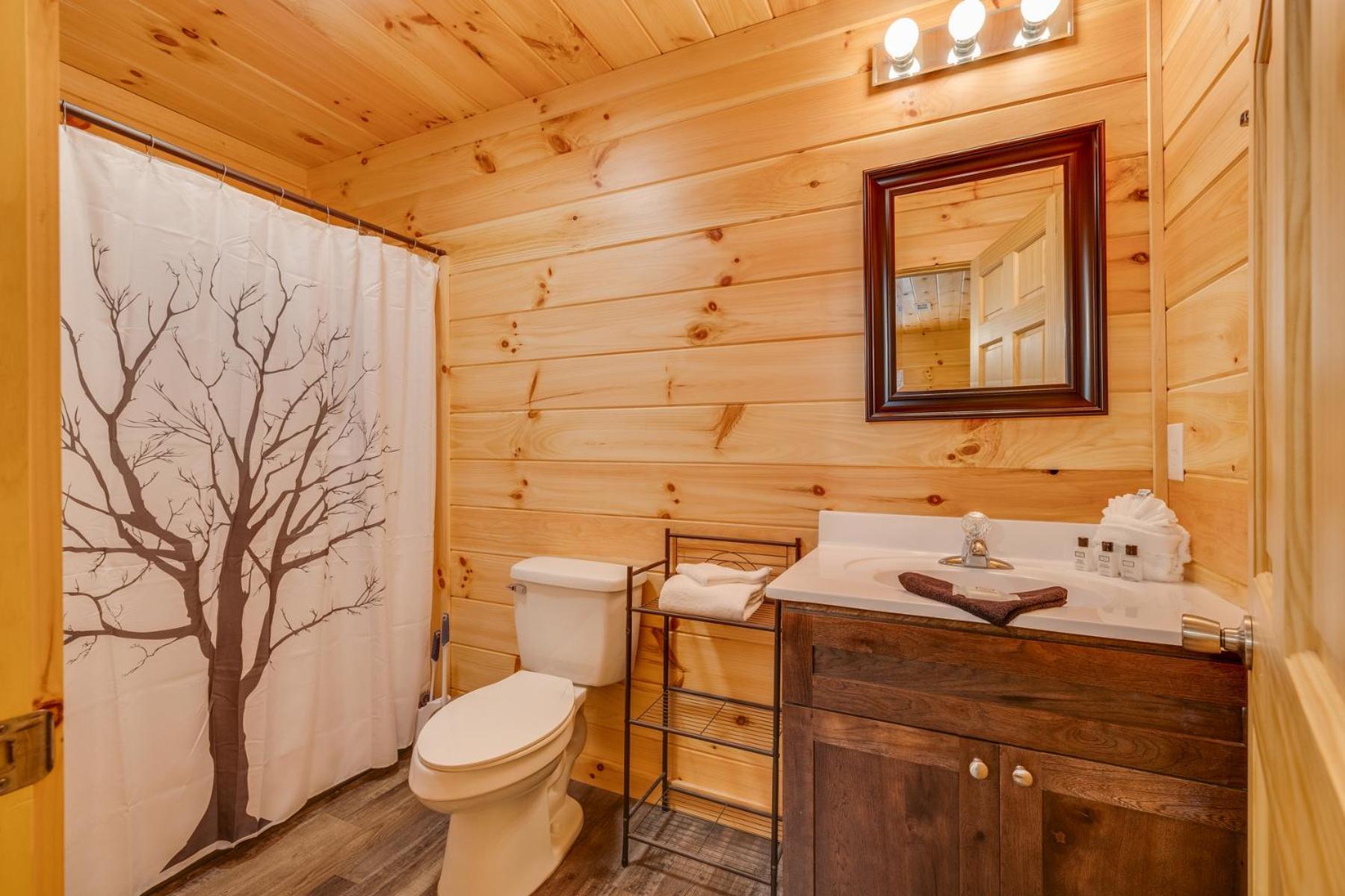 Holiday home Bear Clubhouse Hot Tub, 1mile From The Parkway, 900 In Free Tickets!
