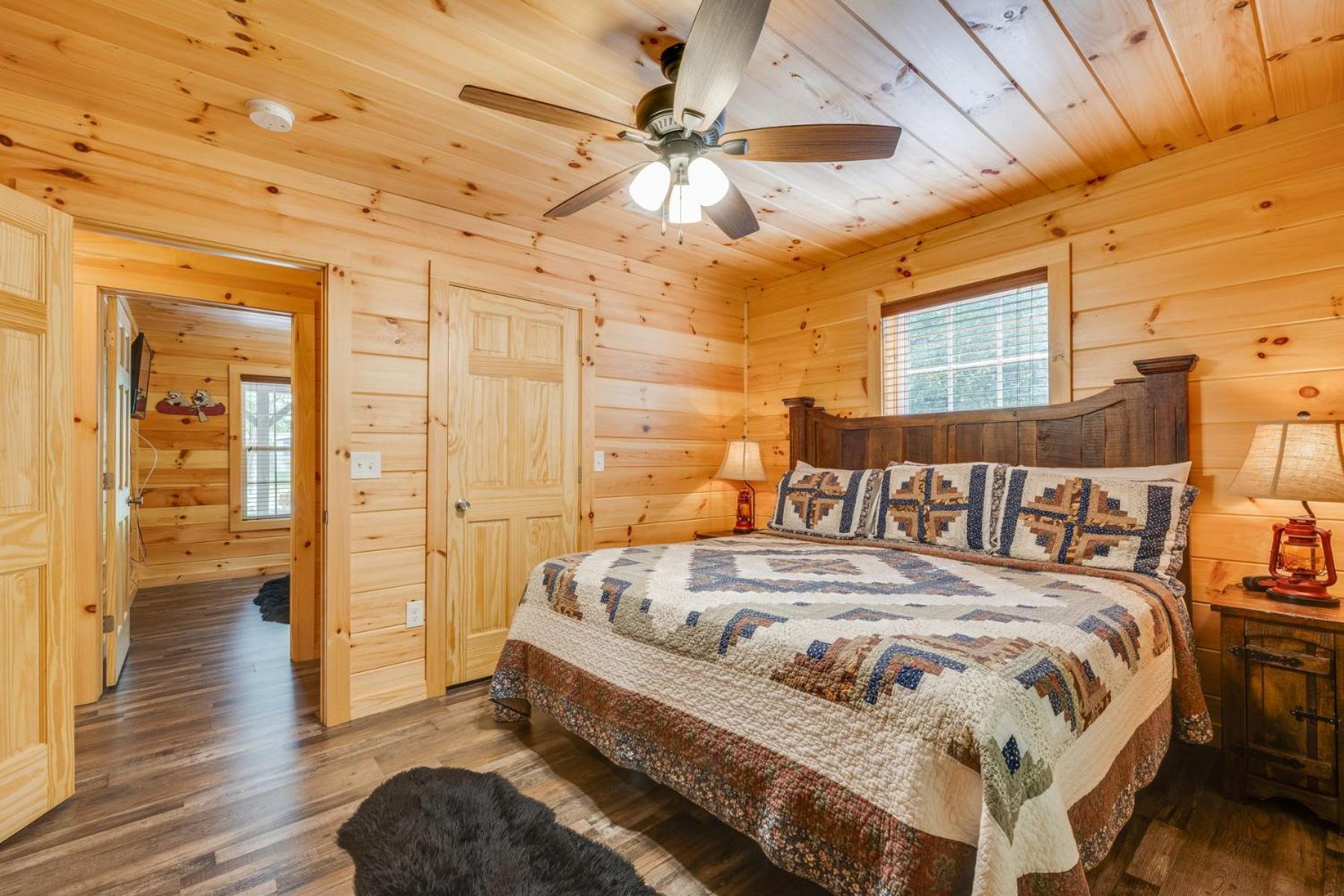 Holiday home Bear Clubhouse Hot Tub, 1mile From The Parkway, 900 In Free Tickets! Pigeon Forge