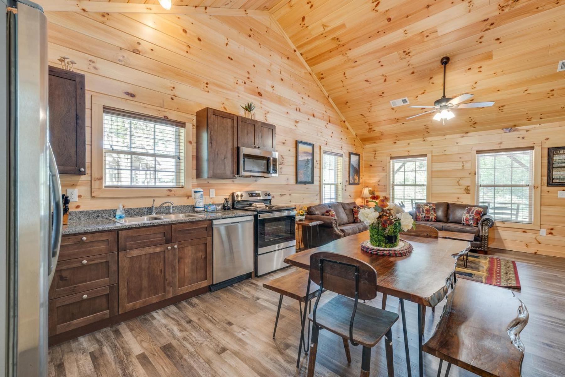 Bear Clubhouse Hot Tub, 1mile From The Parkway, 900 In Free Tickets! *