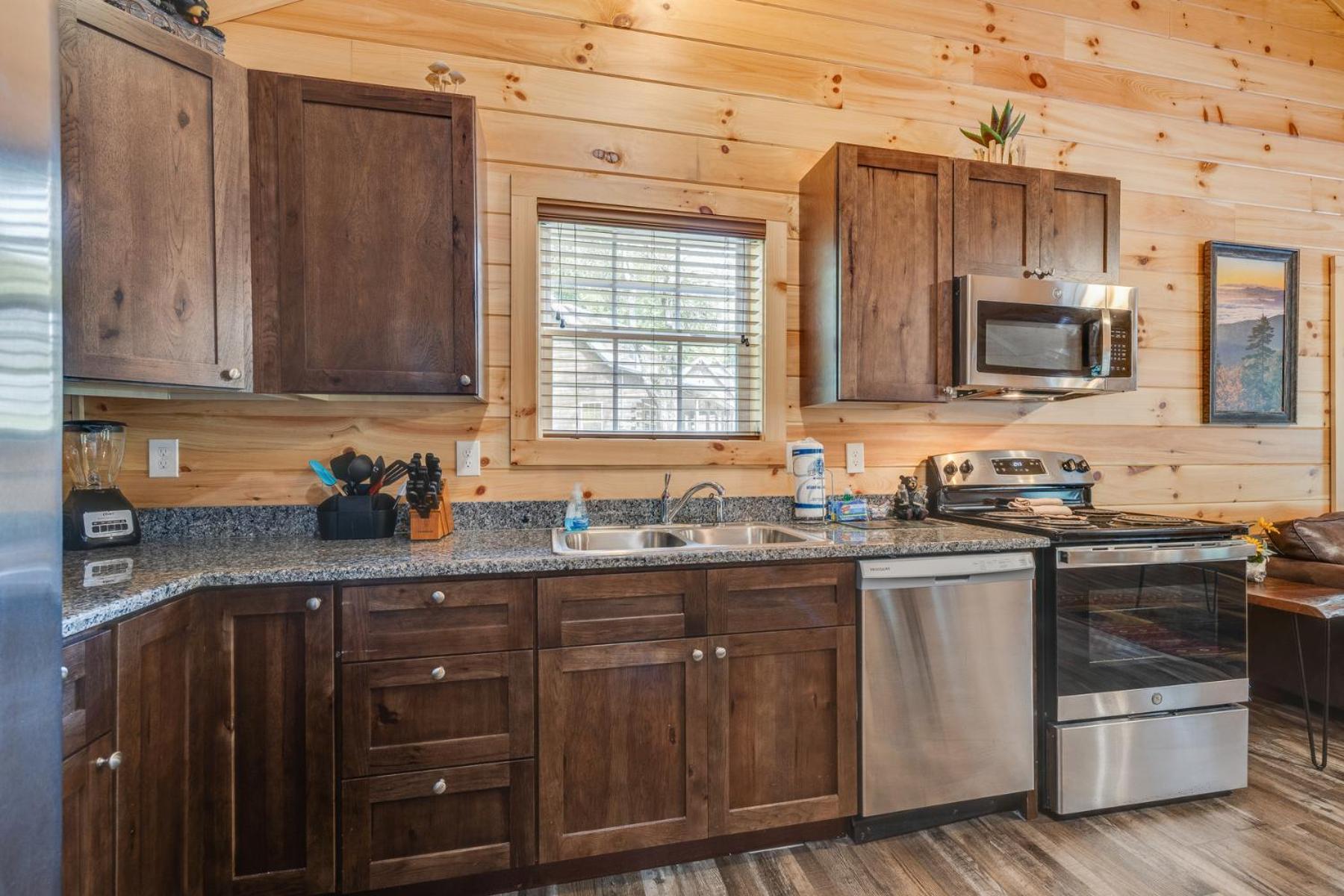 Bear Clubhouse Hot Tub, 1mile From The Parkway, 900 In Free Tickets! Pigeon Forge
