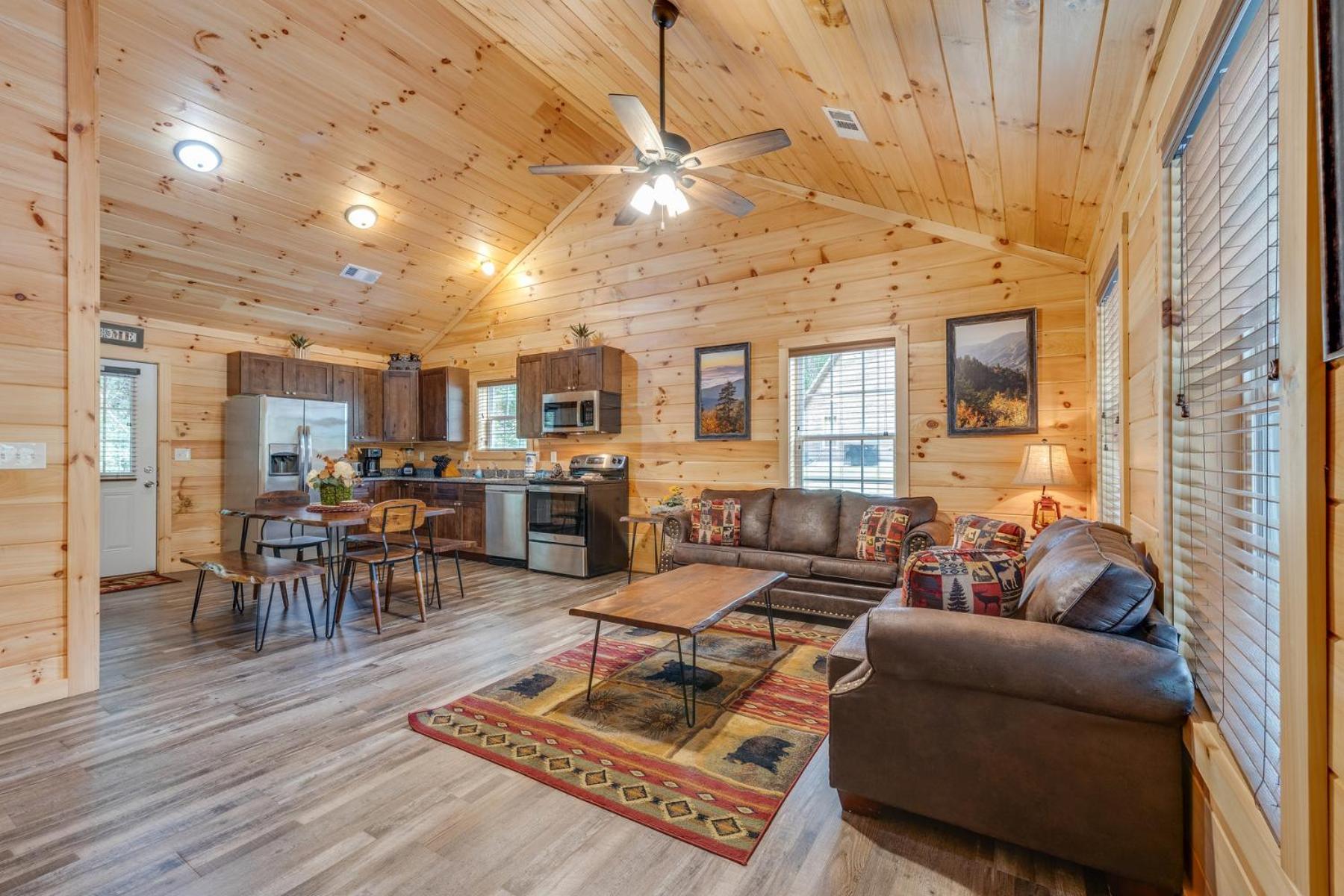 Bear Clubhouse Hot Tub, 1mile From The Parkway, 900 In Free Tickets! Holiday home