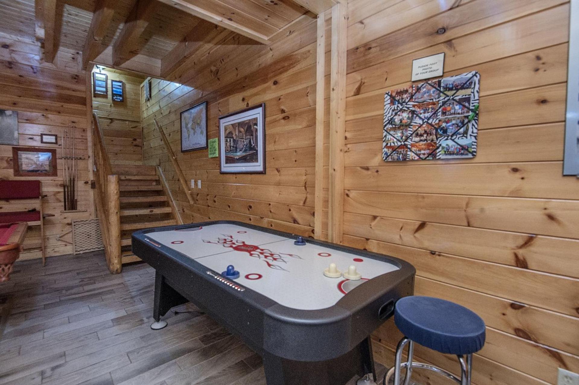 Ern854 - Wagon Wheel - Great Location! Close To The Action! Pigeon Forge
