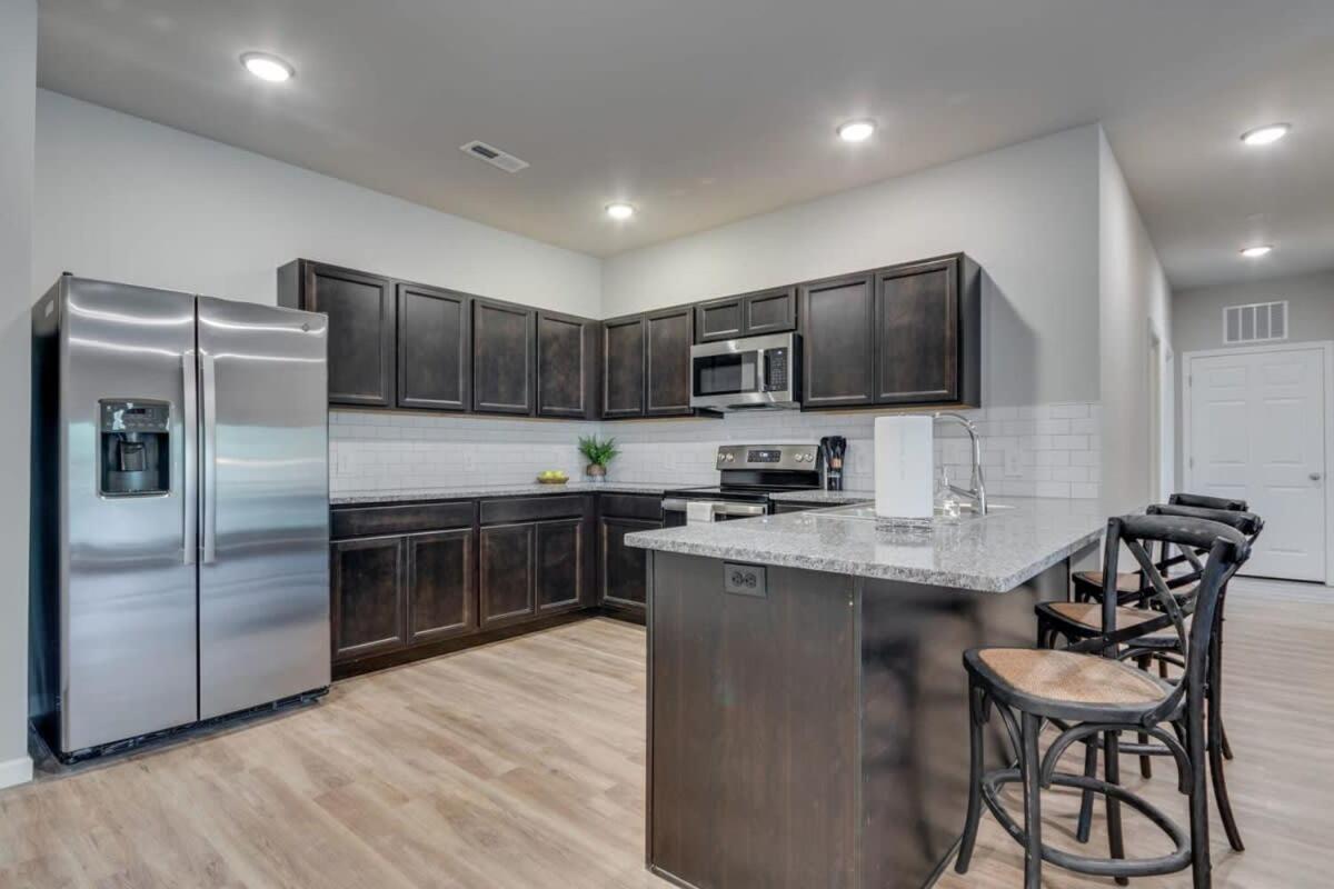 New Const Sleeps 6 Pool - Close To Pkwy Apartment *
