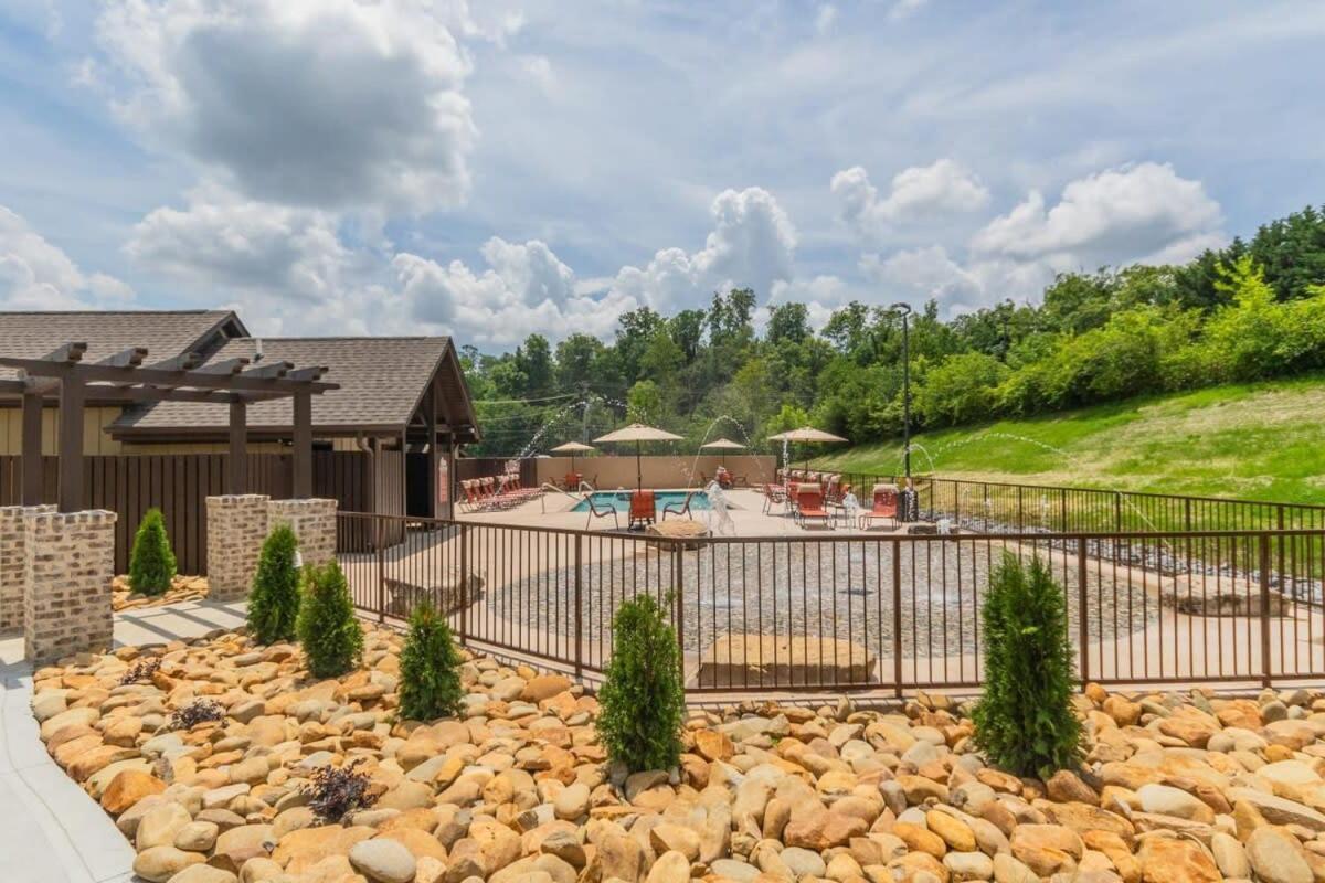 Apartment New Const Sleeps 6 Pool - Close To Pkwy *