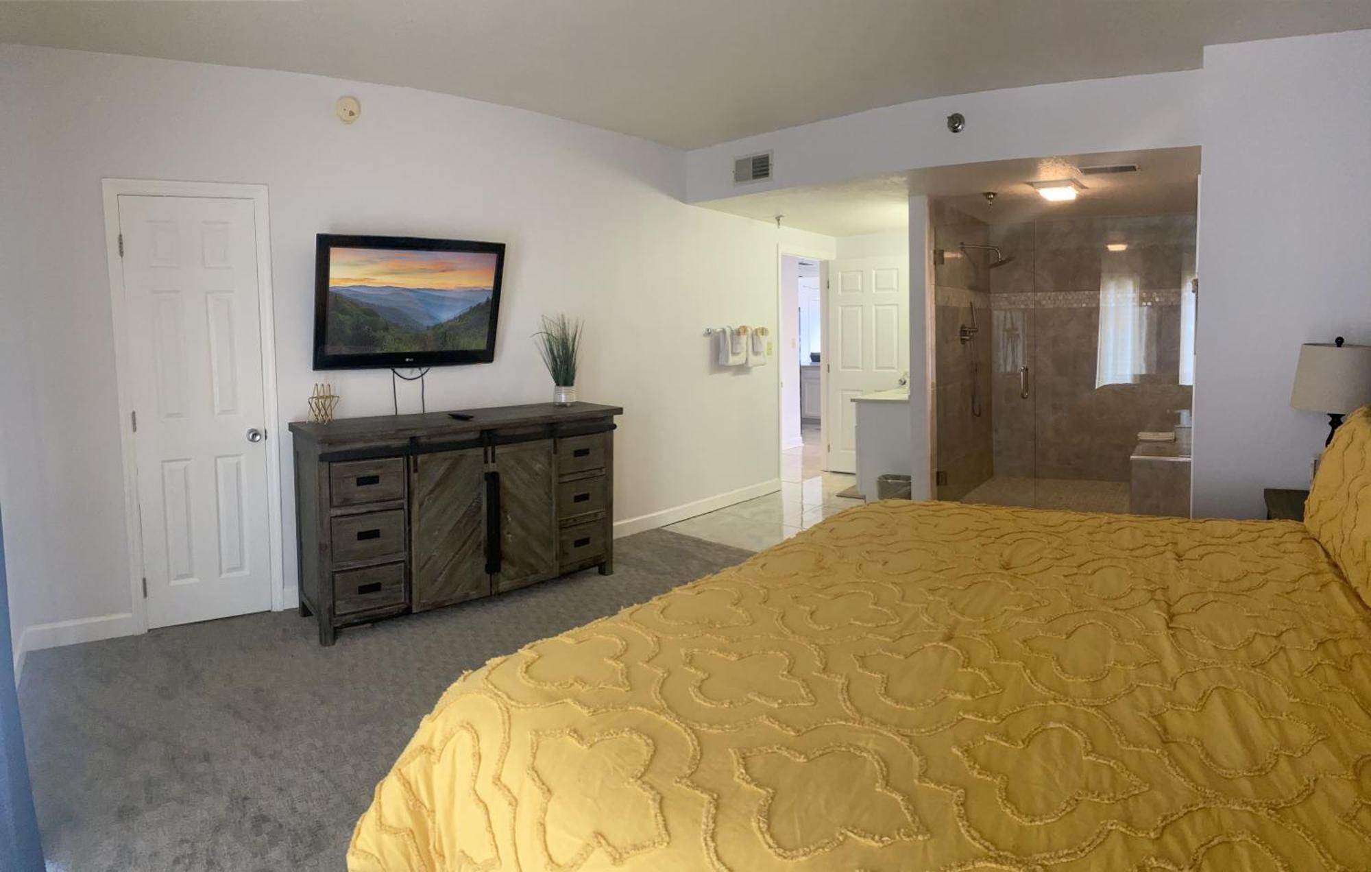 River Place #711 3bd *