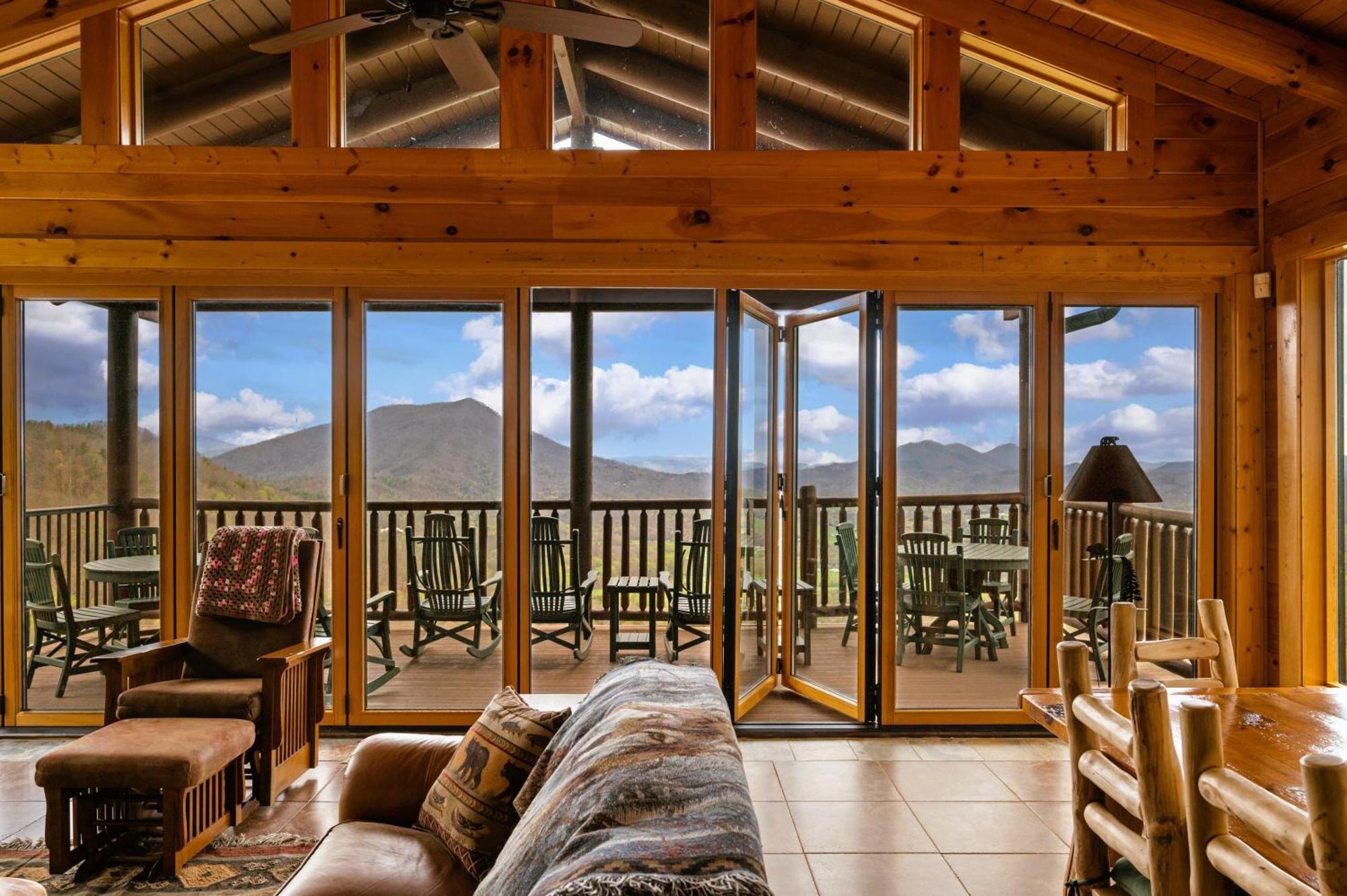 Scenic Views Estate Villa *