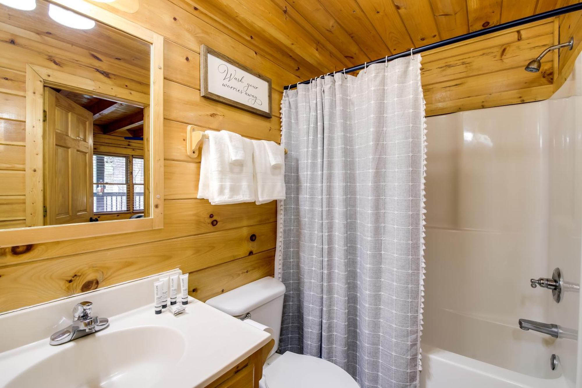 Holiday home Vacation With Private Hot Tub!