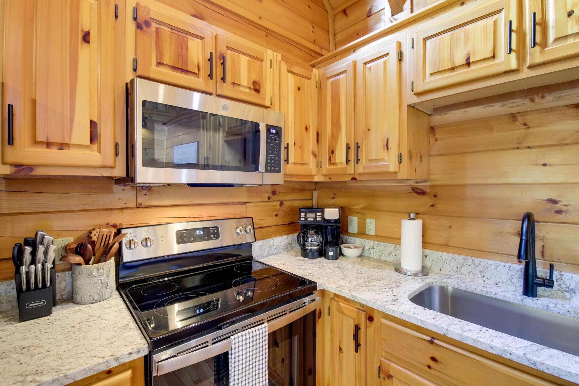 Vacation With Private Hot Tub! Pigeon Forge