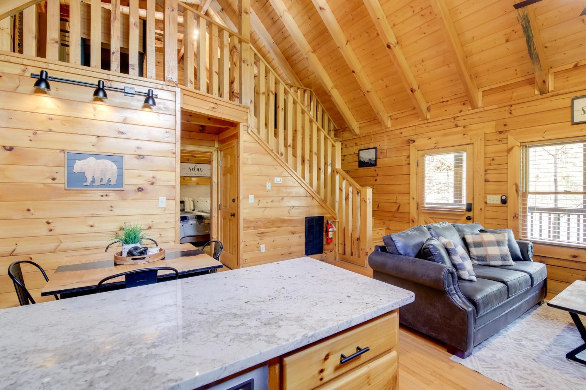 Holiday home Vacation With Private Hot Tub! *