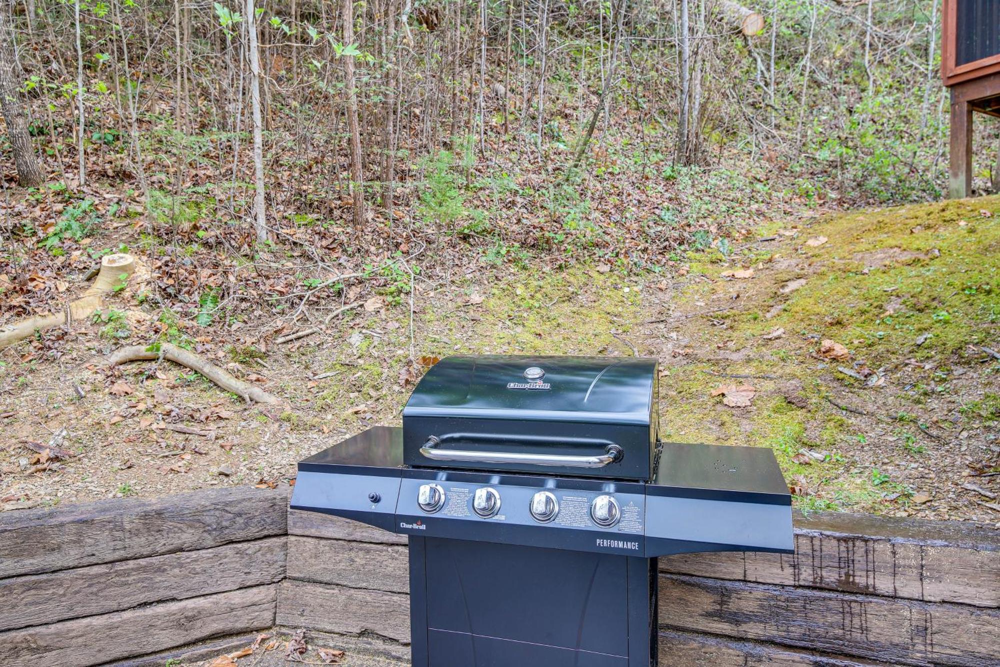 Vacation With Private Hot Tub! *