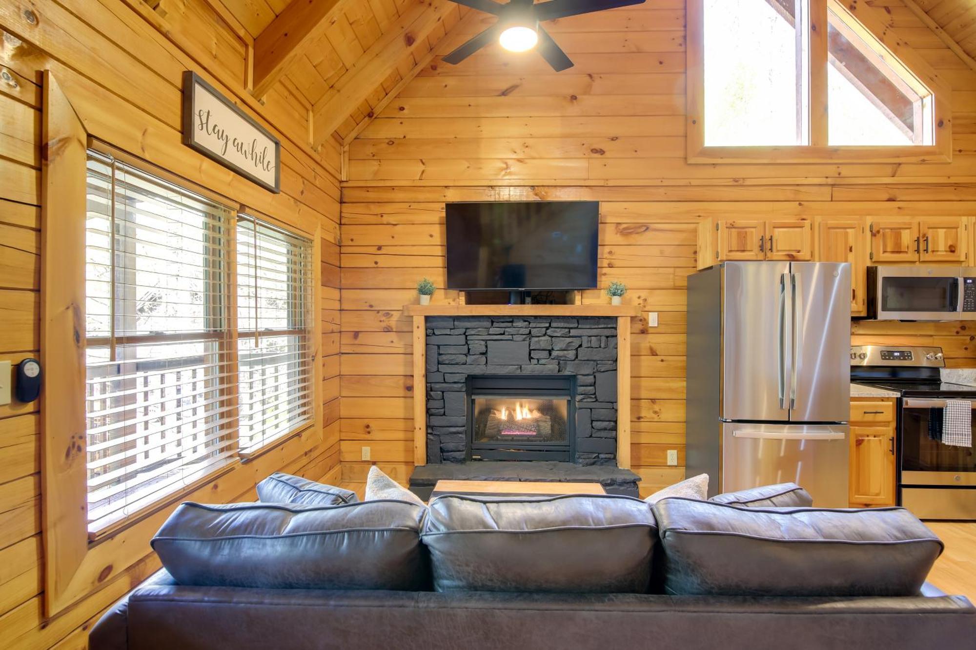 Vacation With Private Hot Tub!