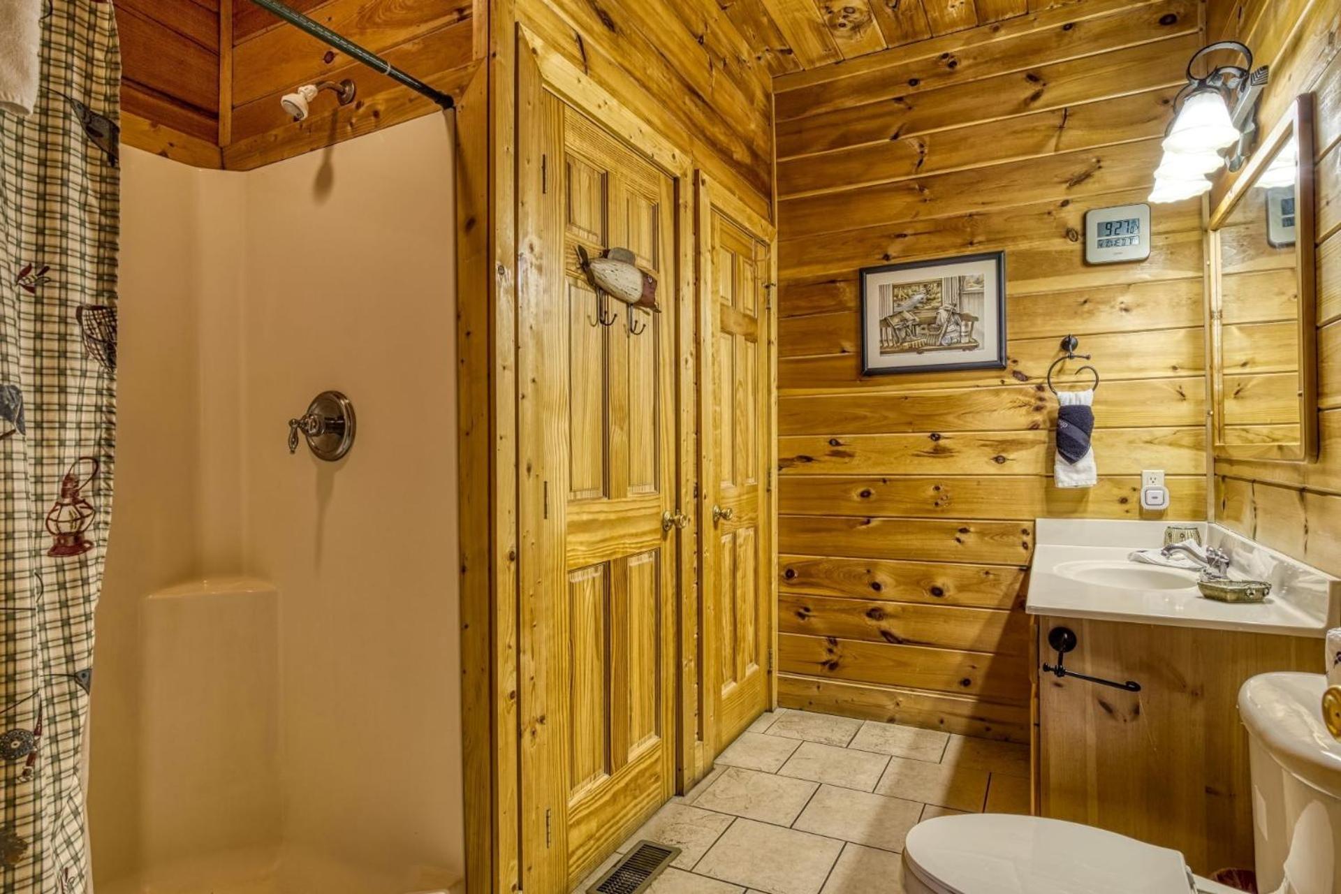 Ern854 - Wagon Wheel - Great Location! Close To The Action! Pigeon Forge