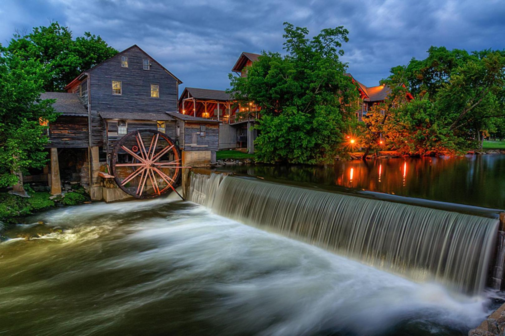 Time To Cuddle, Wifi, Near Pigeon Forge, 1089 Free Tickets Each Paid Day, Dollywood And *