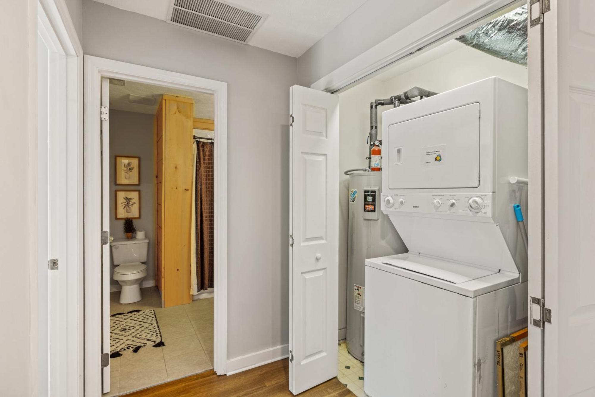 Pigeon Delight Is A 2 Bedroom - 6 Miles From Dollywood! Hot Tub, Fire Pit, Arcade, Pool Table! * Pigeon Forge