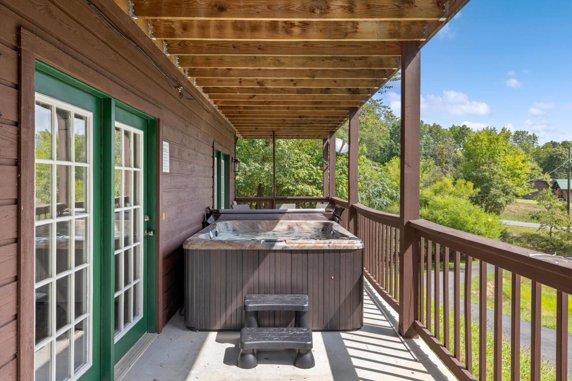 Holiday home Pigeon Delight Is A 2 Bedroom - 6 Miles From Dollywood! Hot Tub, Fire Pit, Arcade, Pool Table! *