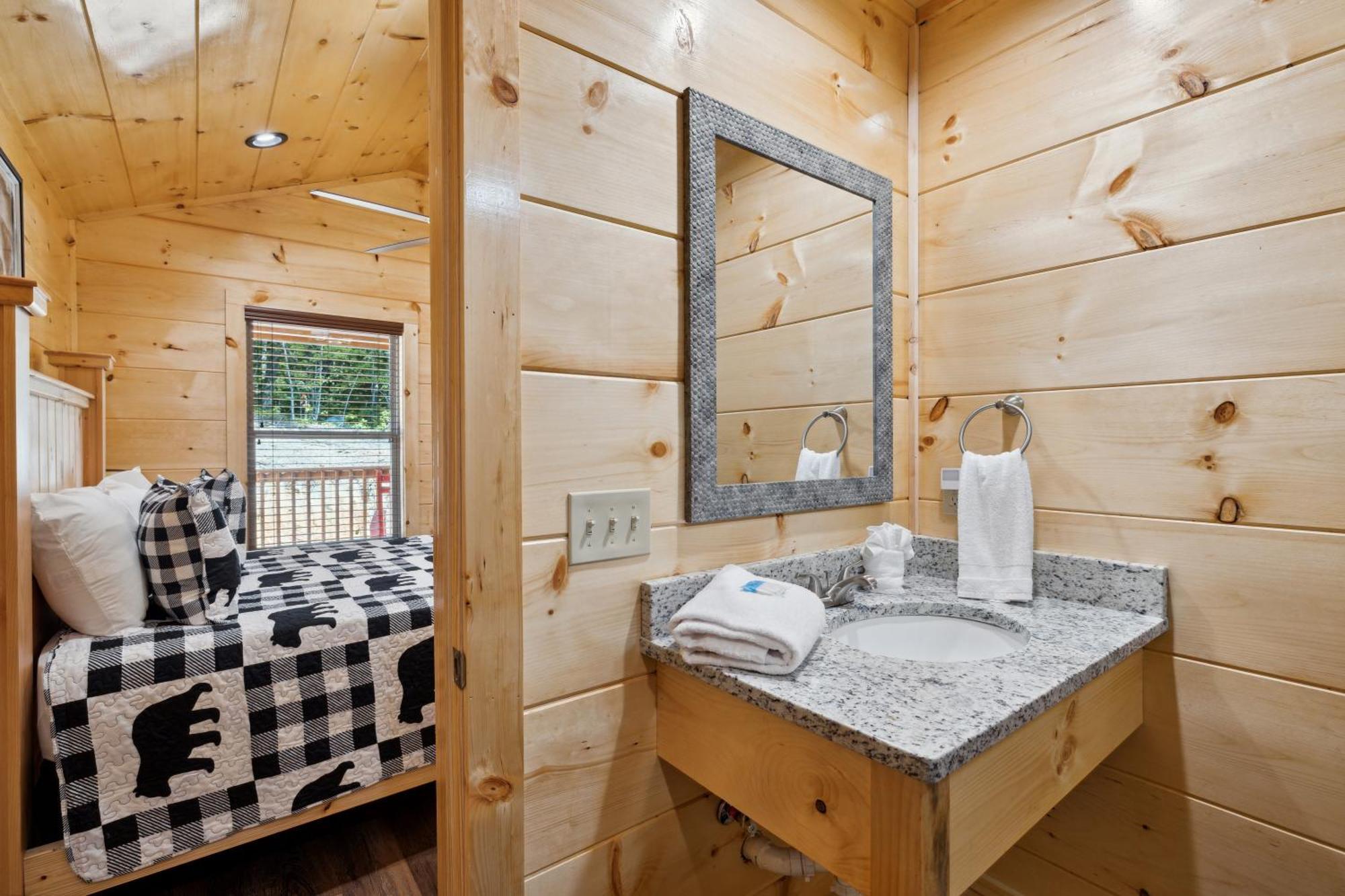 The 3 Bears Is A Newly Built 3 Bedroom Only 3 Minutes From The Parkway! *
