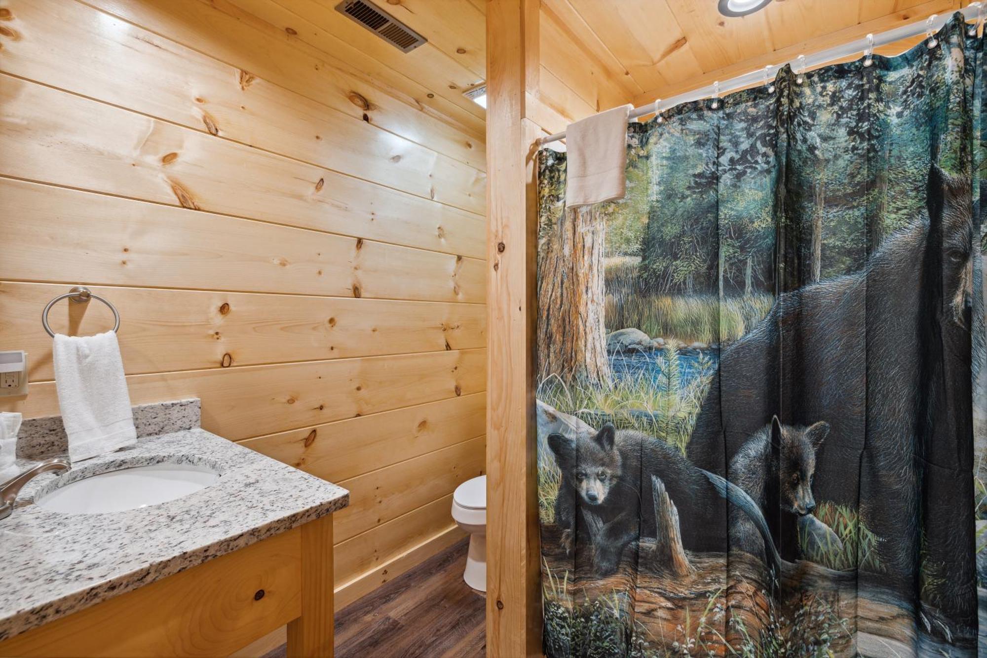 The 3 Bears Is A Newly Built 3 Bedroom Only 3 Minutes From The Parkway! Pigeon Forge