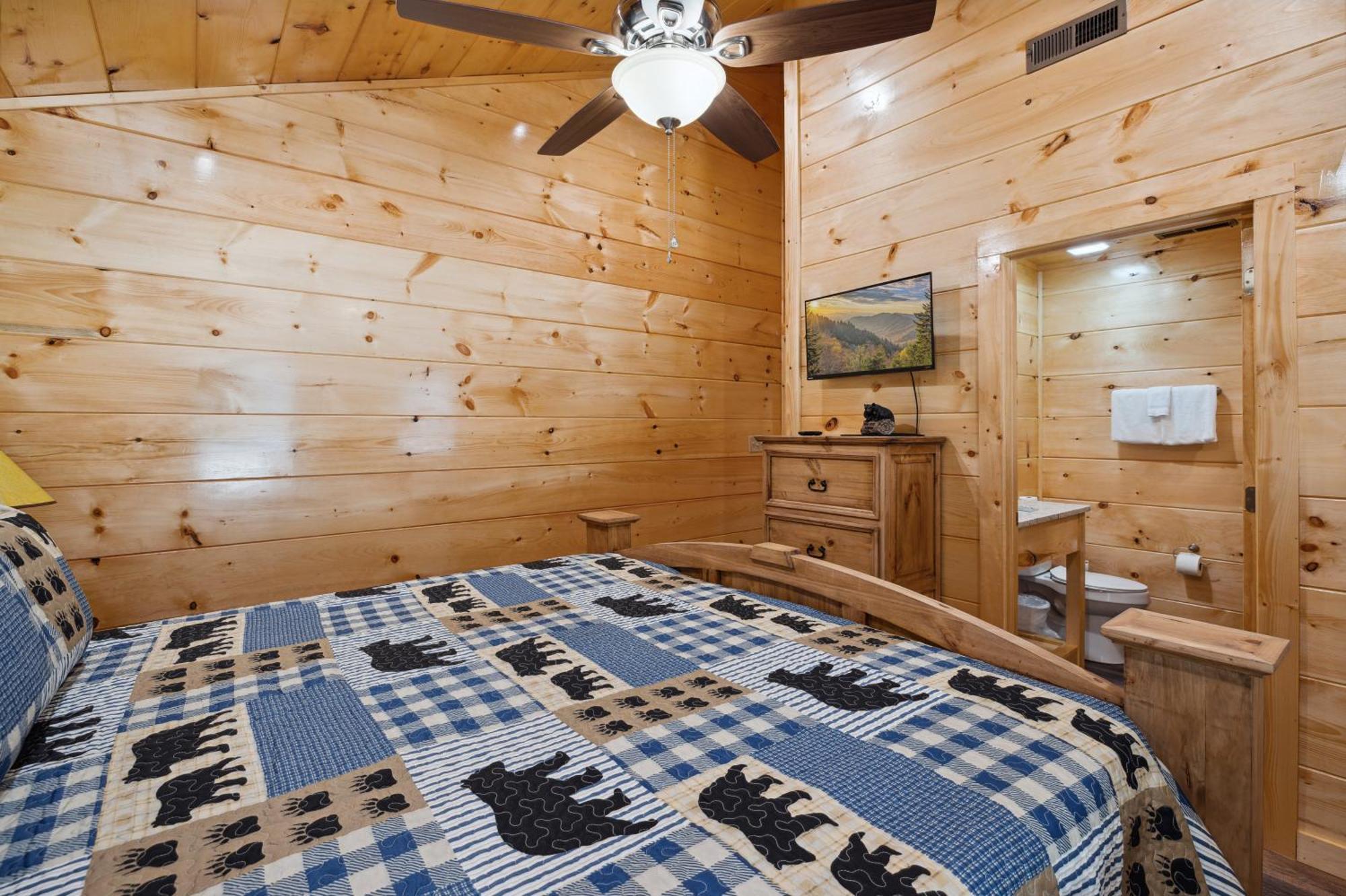 Holiday home The 3 Bears Is A Newly Built 3 Bedroom Only 3 Minutes From The Parkway! *