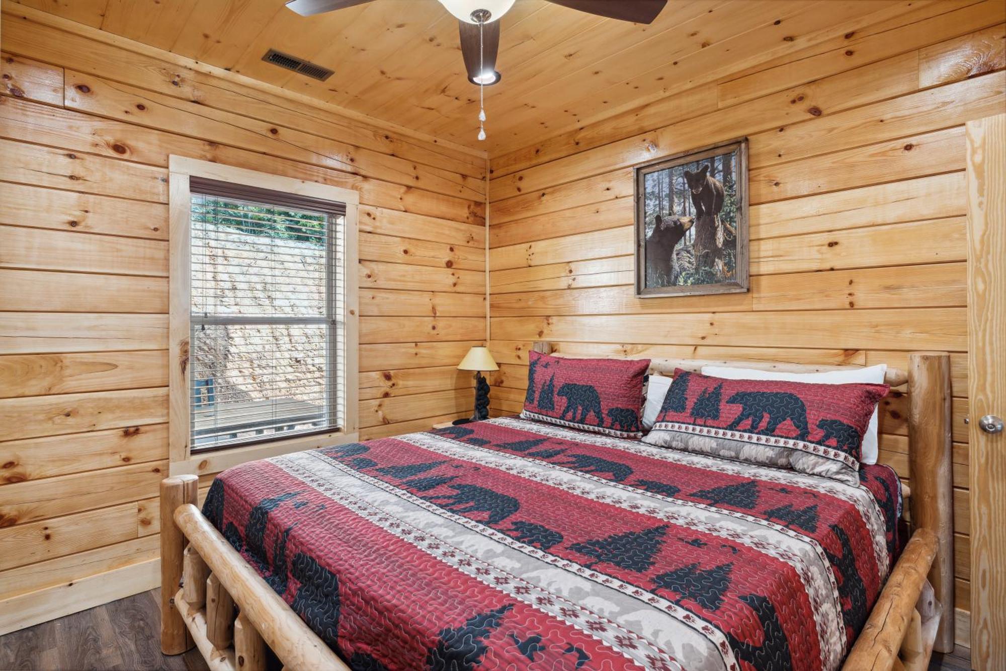The 3 Bears Is A Newly Built 3 Bedroom Only 3 Minutes From The Parkway! Holiday home Pigeon Forge