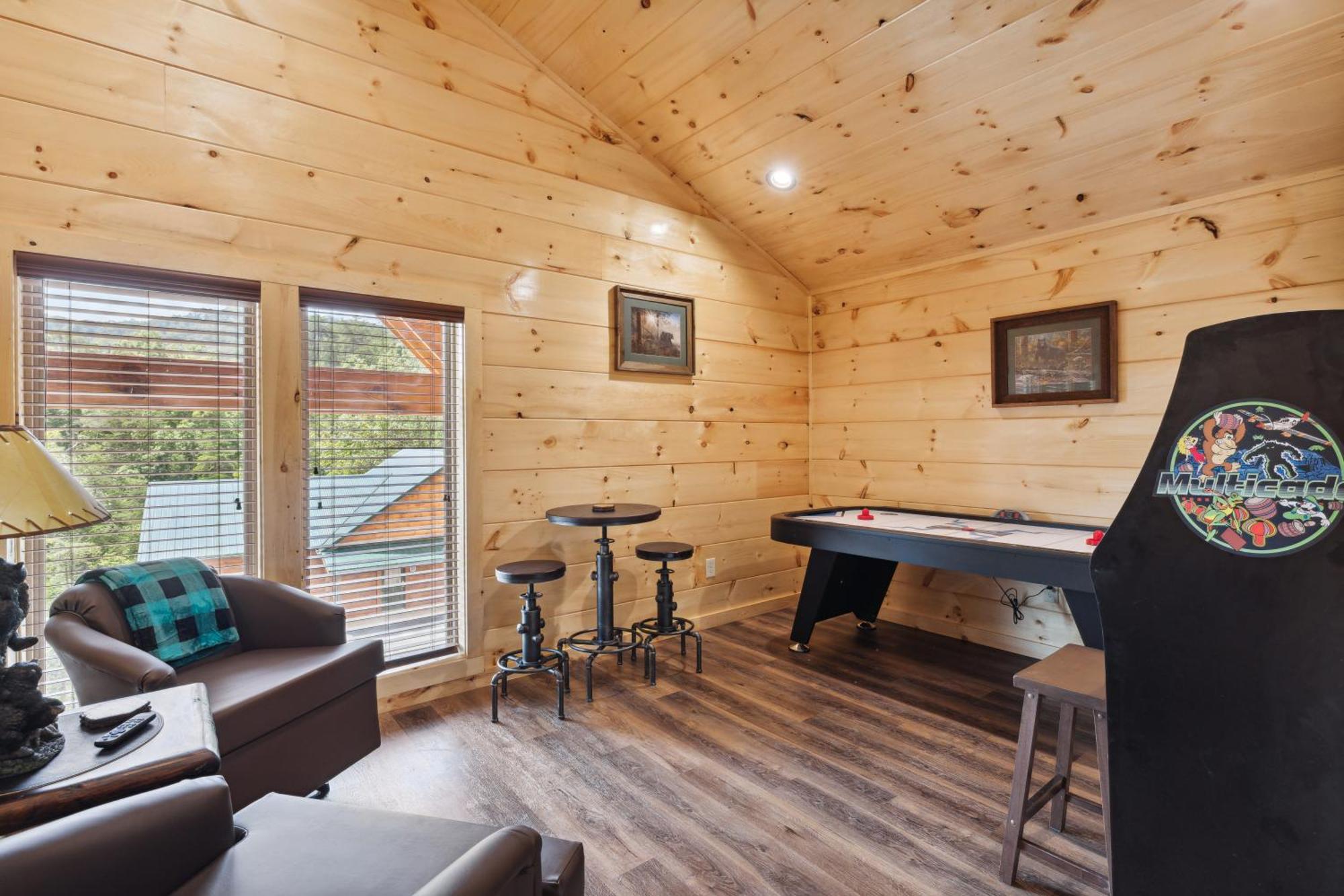 The 3 Bears Is A Newly Built 3 Bedroom Only 3 Minutes From The Parkway!