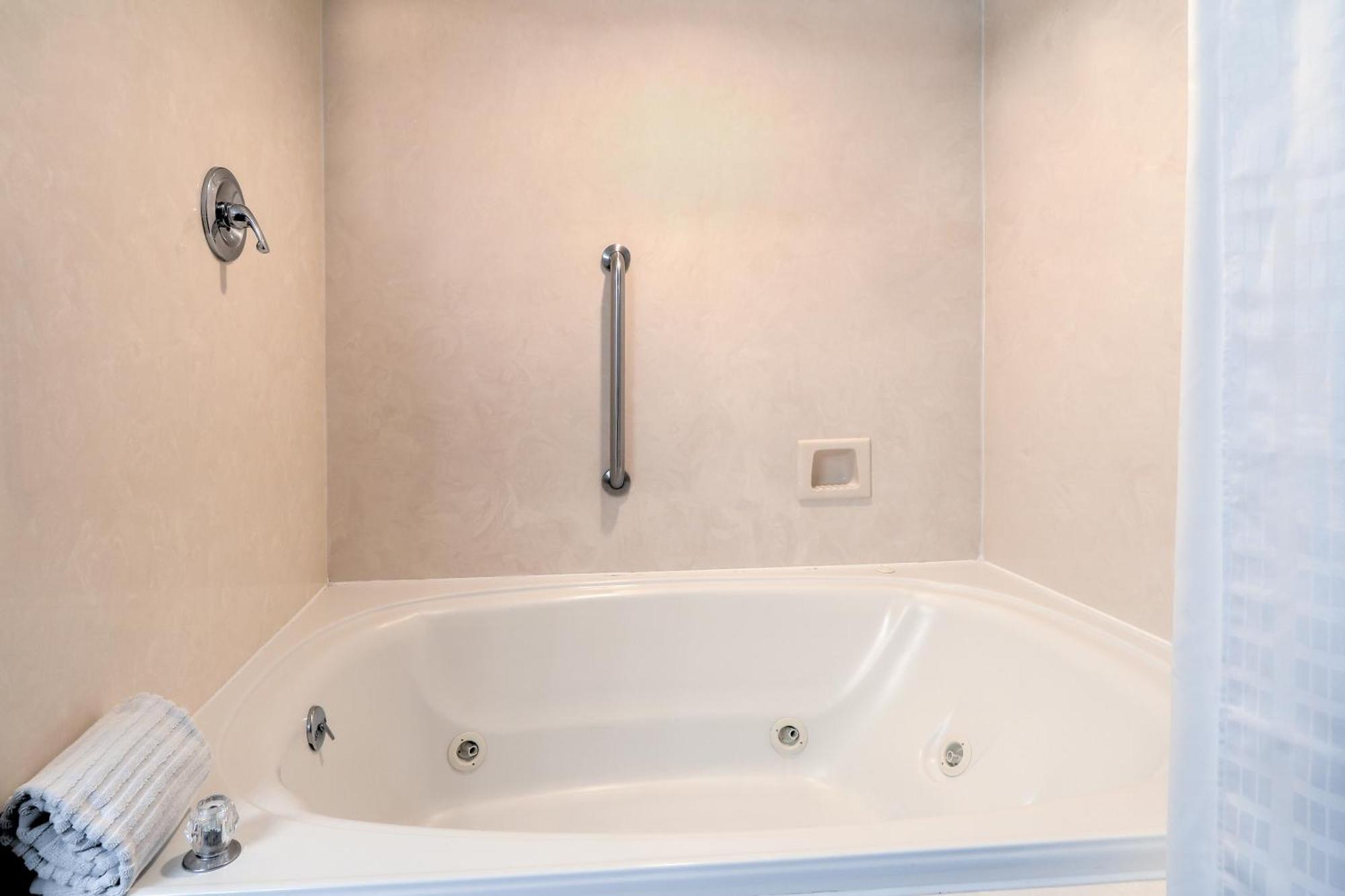 Hotel Comfort & At Dollywood Lane 2*