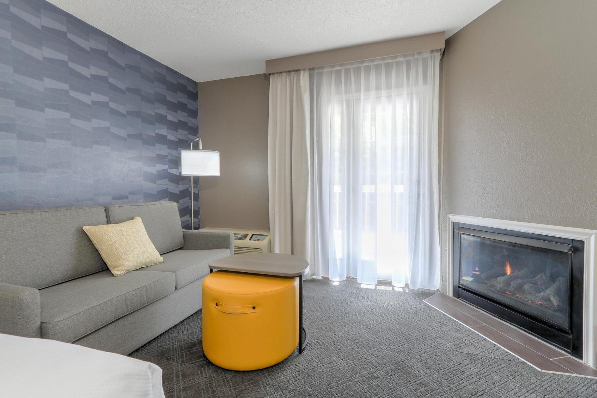 Comfort & At Dollywood Lane Pigeon Forge