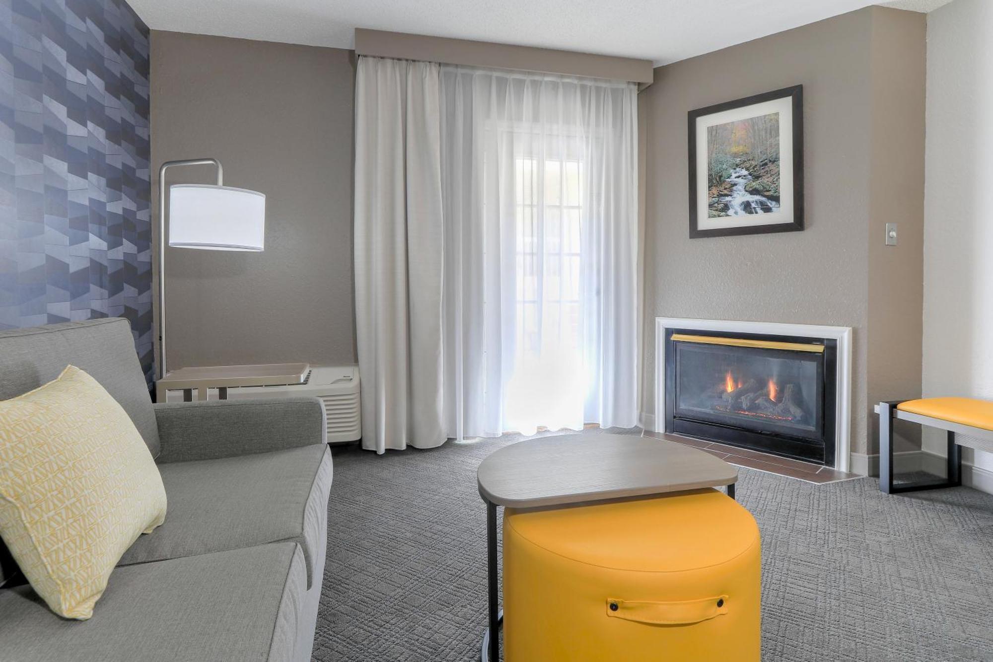 Comfort & At Dollywood Lane Hotel 2*